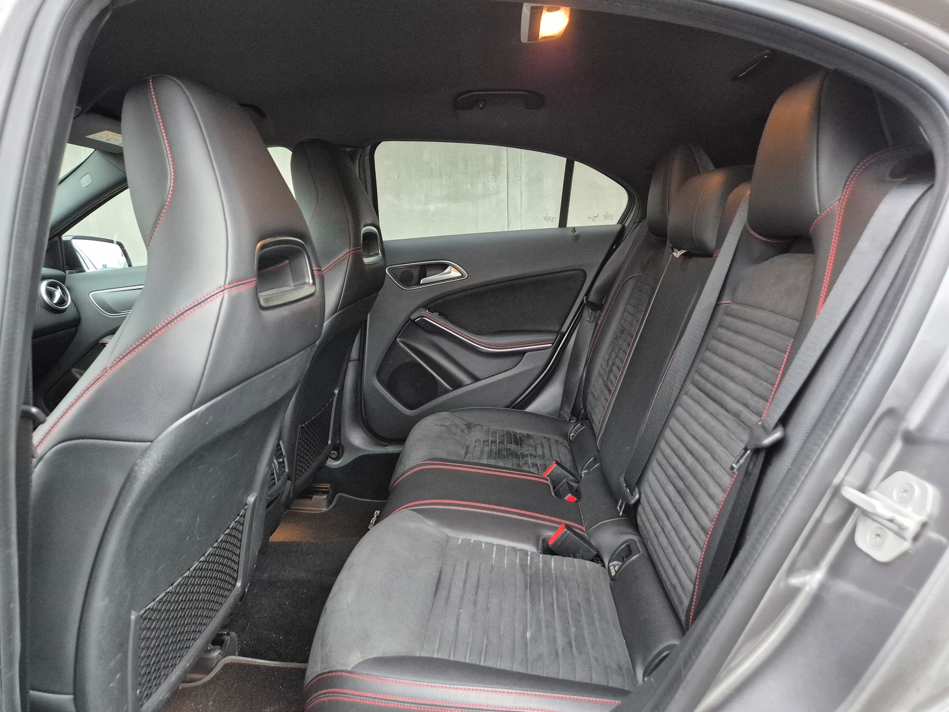 MERCEDES-BENZ A 250 AMG Line 4Matic 7G-DCT-image-10
