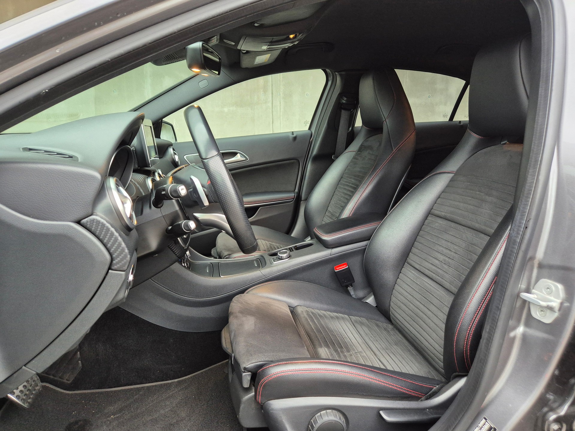 MERCEDES-BENZ A 250 AMG Line 4Matic 7G-DCT-image-9