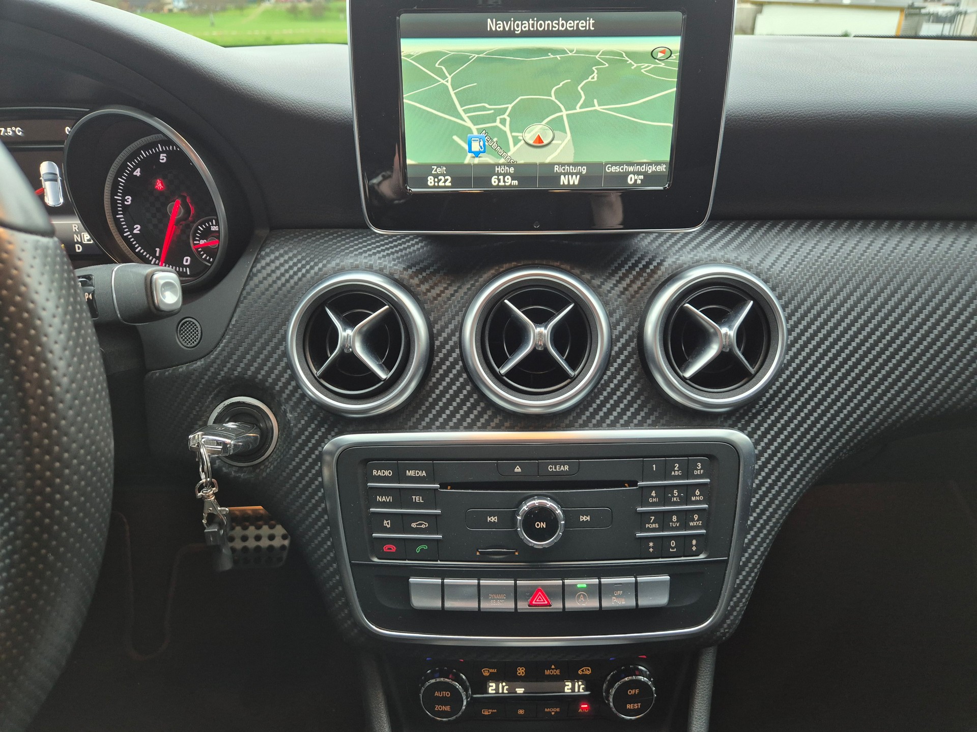MERCEDES-BENZ A 250 AMG Line 4Matic 7G-DCT-image-12