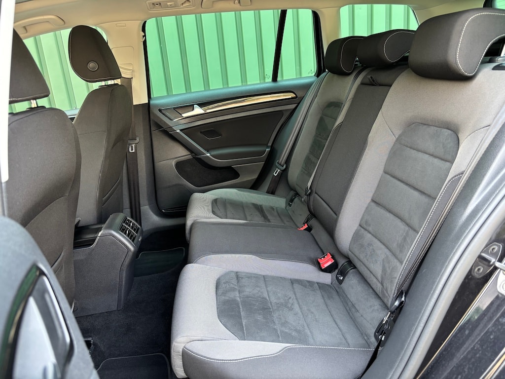 VW Golf Variant 2.0 TDI Highline 4Motion DSG-image-16