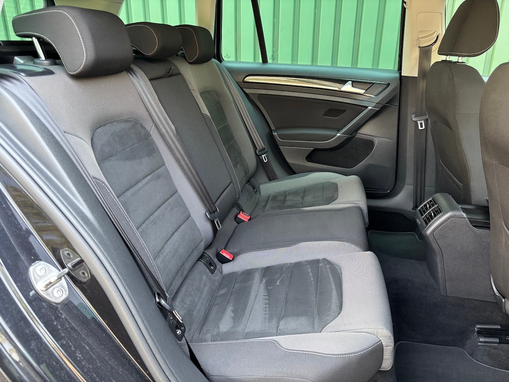 VW Golf Variant 2.0 TDI Highline 4Motion DSG-image-17