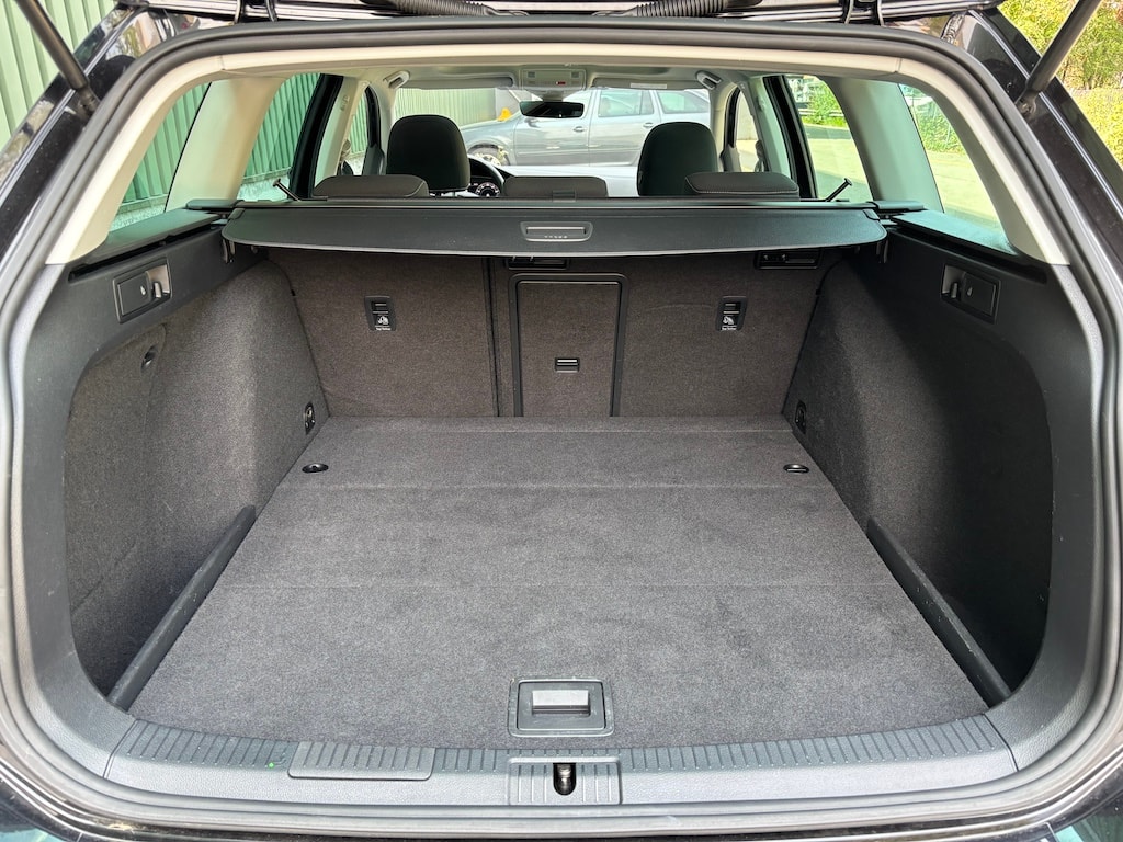 VW Golf Variant 2.0 TDI Highline 4Motion DSG-image-18