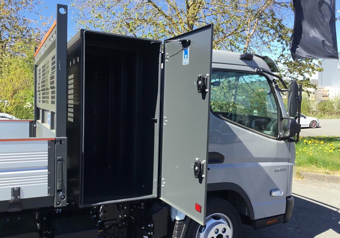 MITSUBISHI Fuso Canter 3C 15 Hinterkipper mit Staubox-image-6