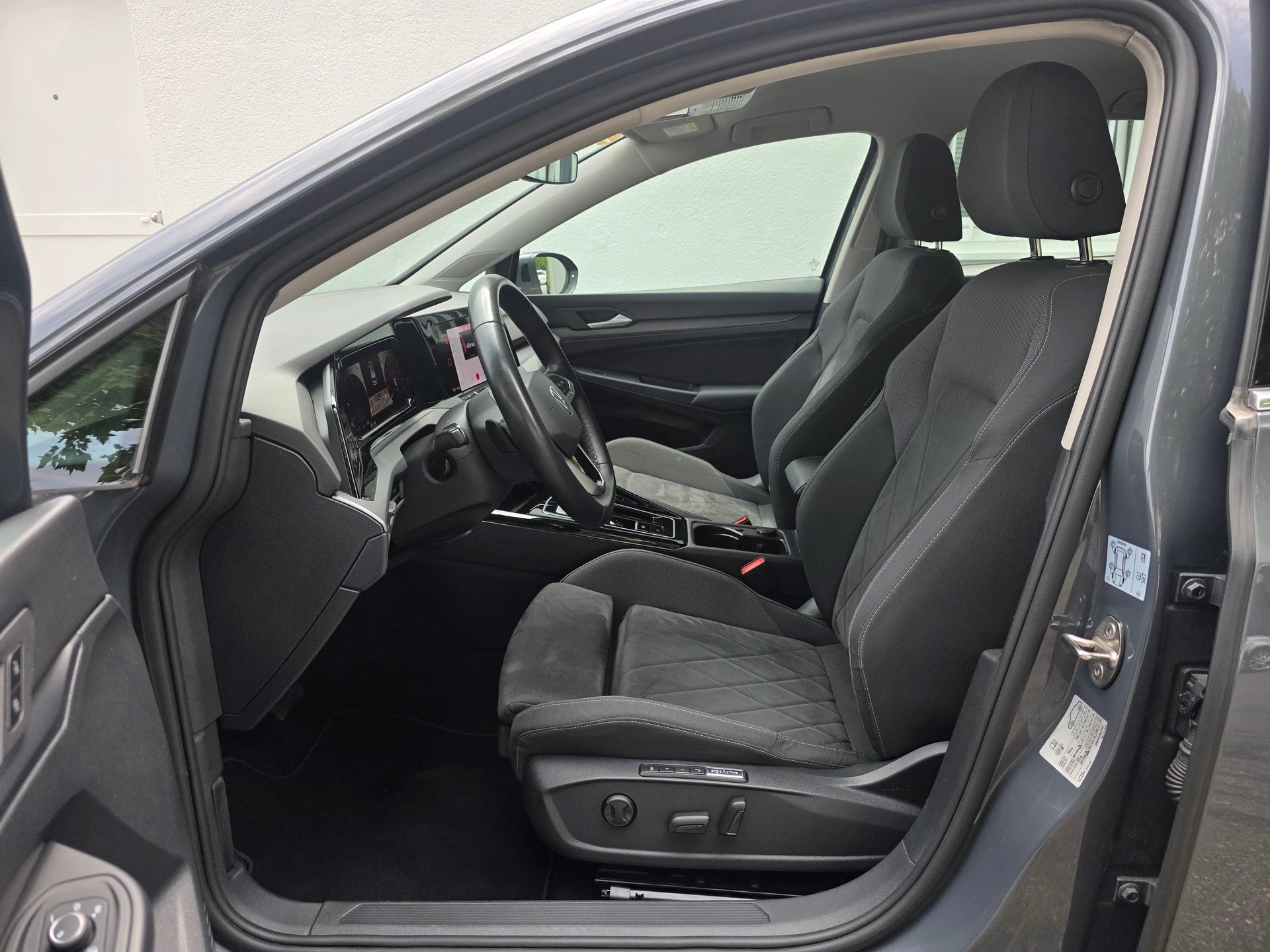 VW Golf 8 Variant 2.0 TDI Style DSG * CH-Fahrzeug * TOP Ausstattung * Head-Up * Abstandstempomat * Kamera *-image-5