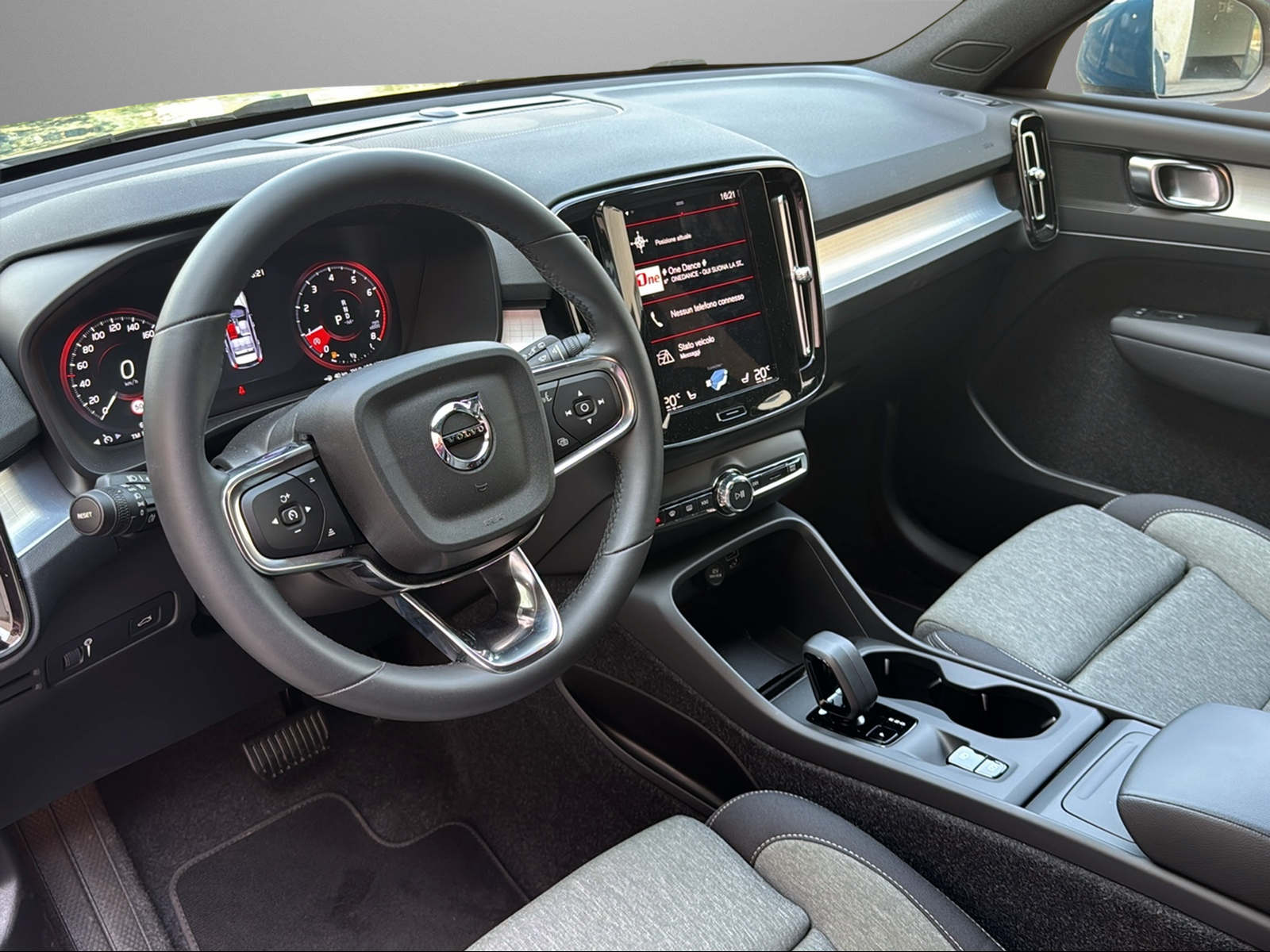 VOLVO XC40 T2 Core Geartronic-image-7