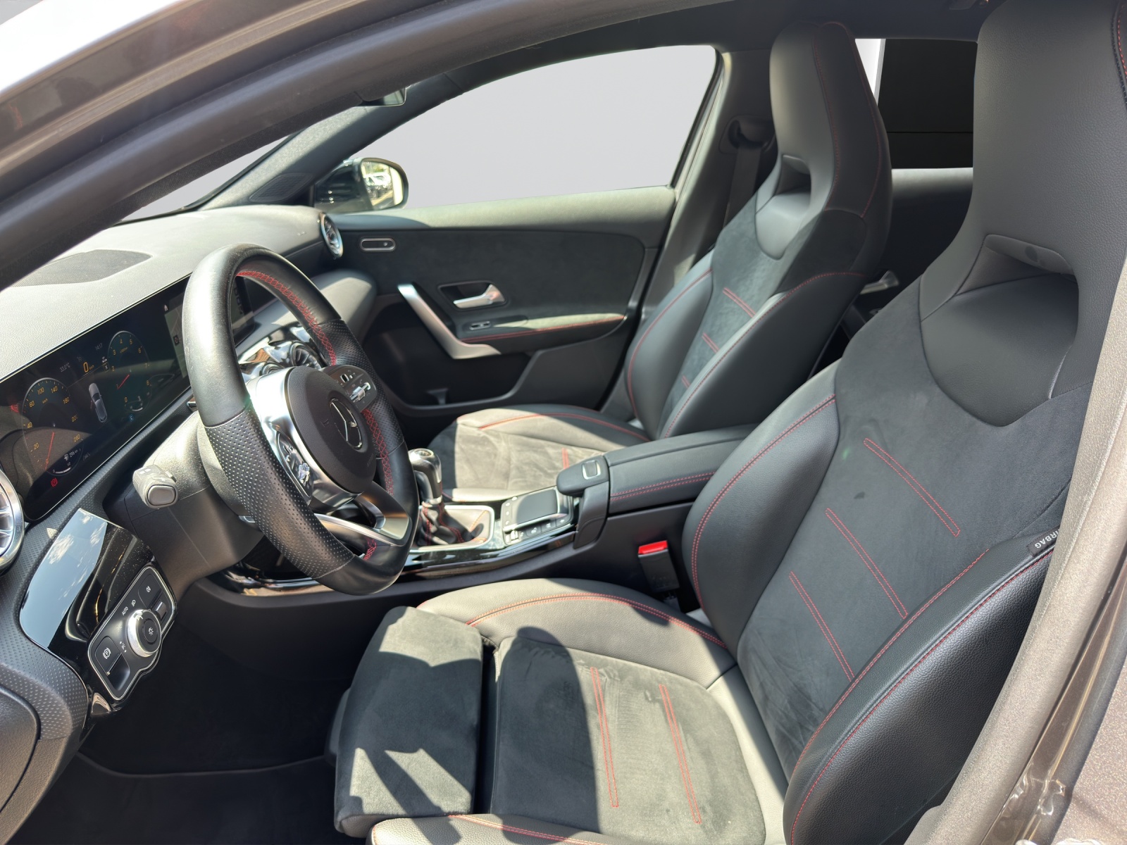 MERCEDES-BENZ A 180 Night Star AMG Line-image-6