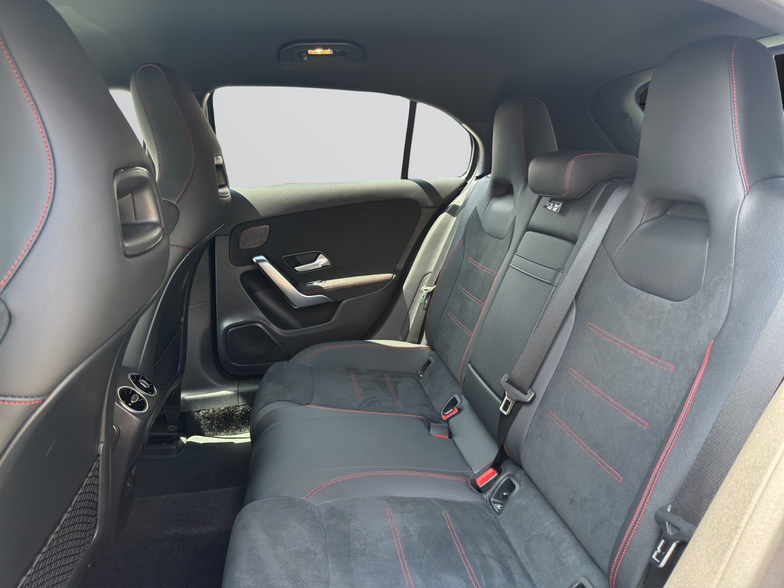 MERCEDES-BENZ A 180 Night Star AMG Line-image-7