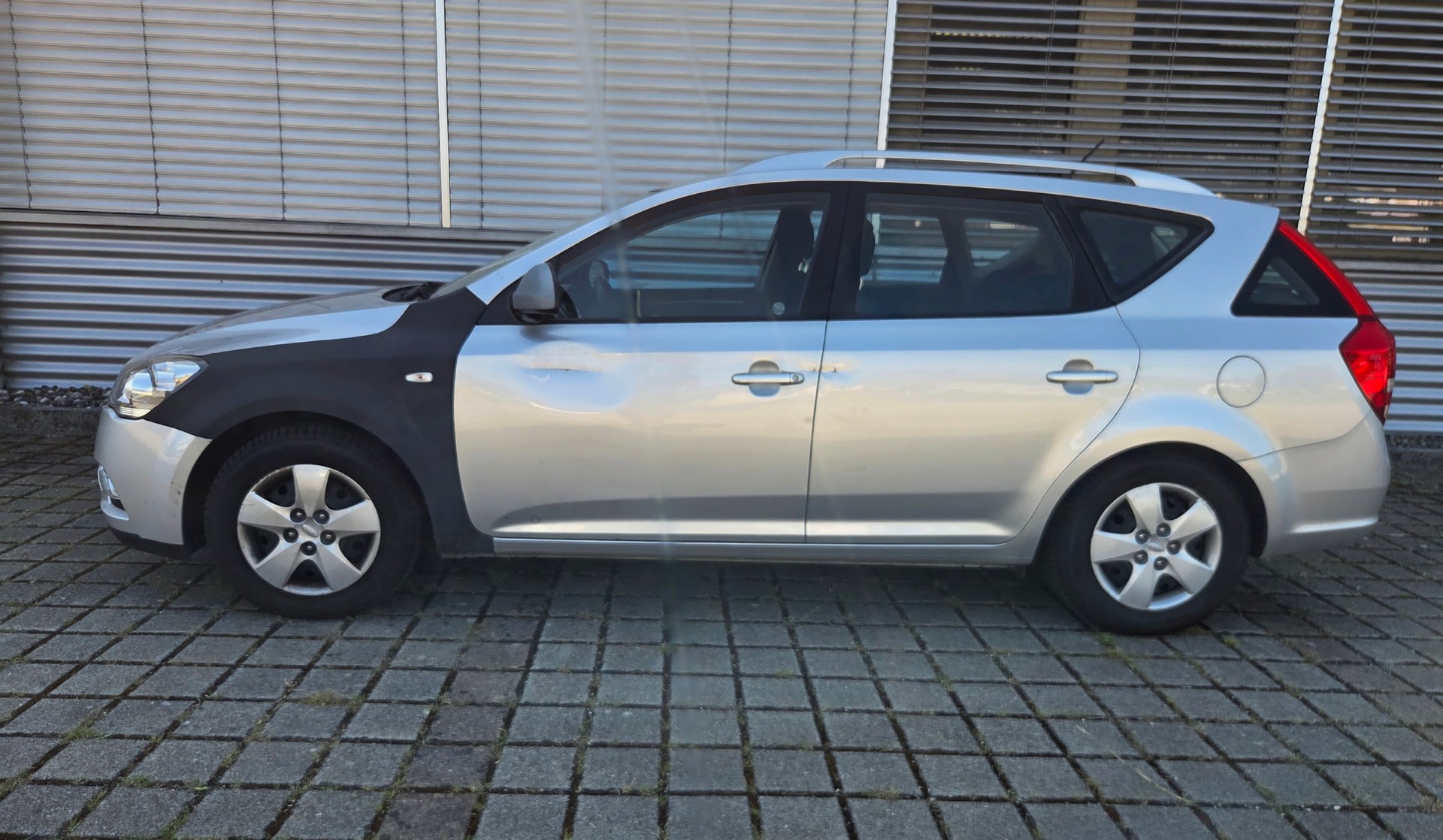 KIA Cee'd Sporty Wagon 1.6 16V Trend-image-8