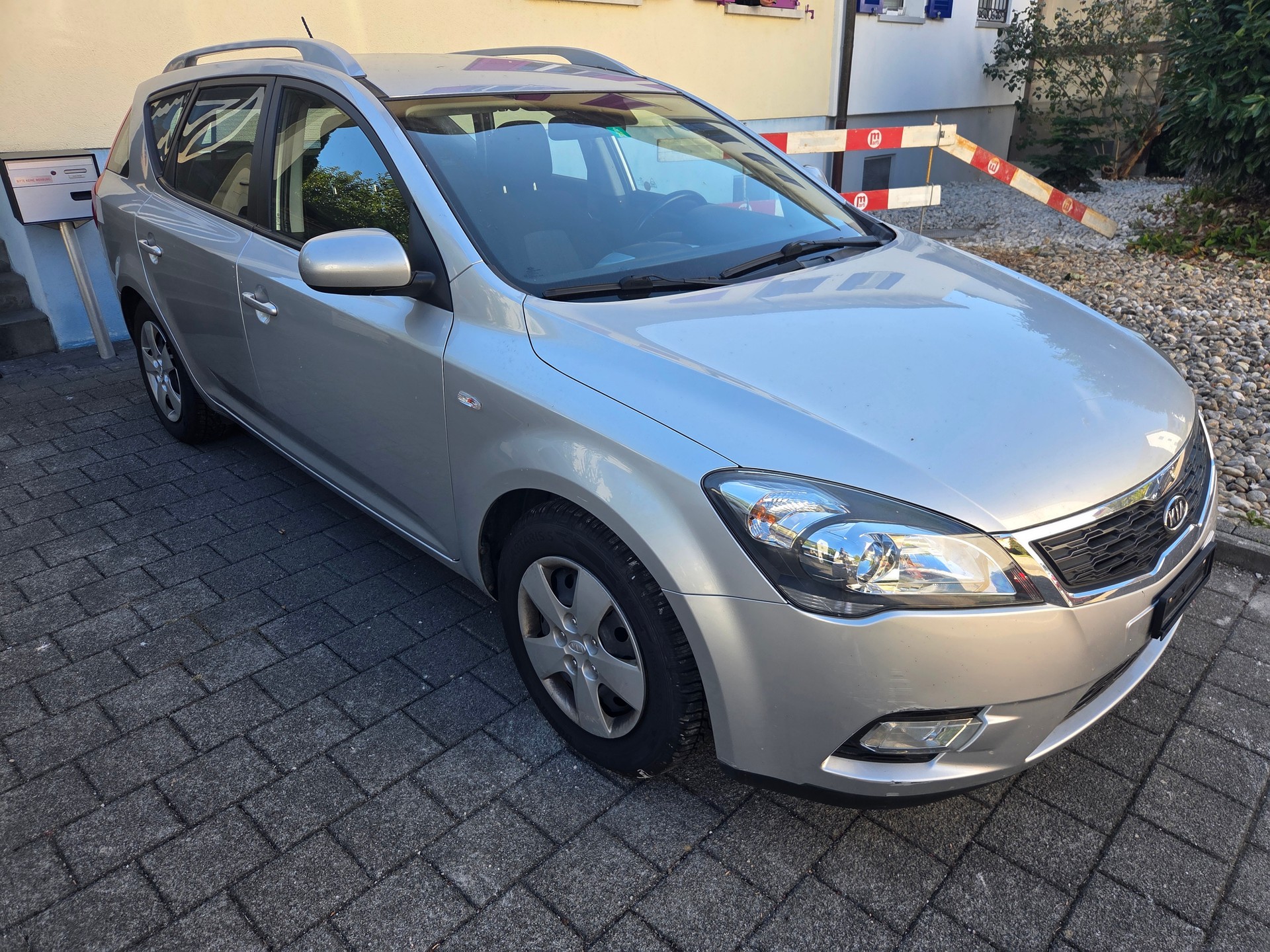 KIA Cee'd Sporty Wagon 1.6 16V Trend-image-0