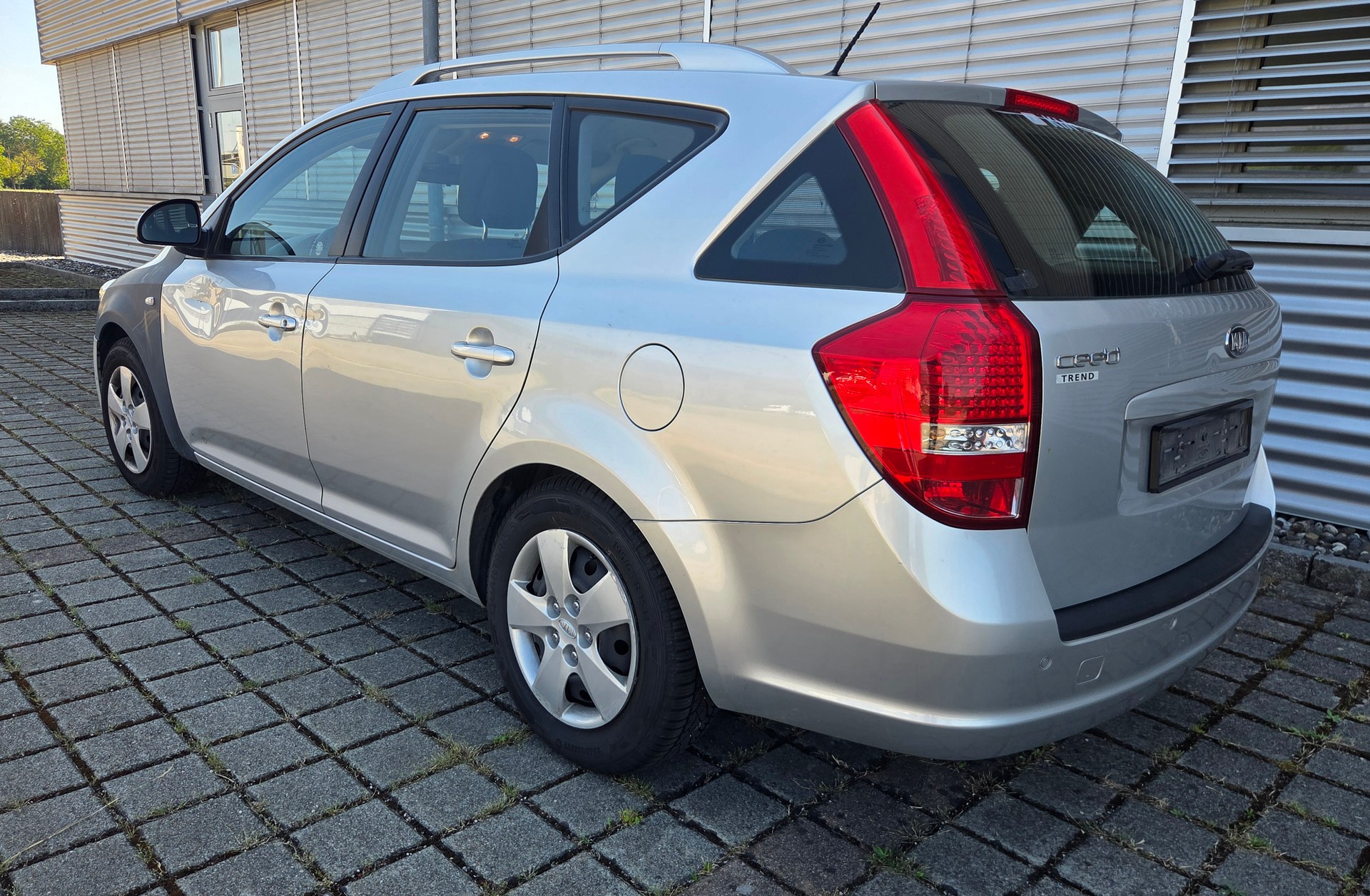 KIA Cee'd Sporty Wagon 1.6 16V Trend-image-7