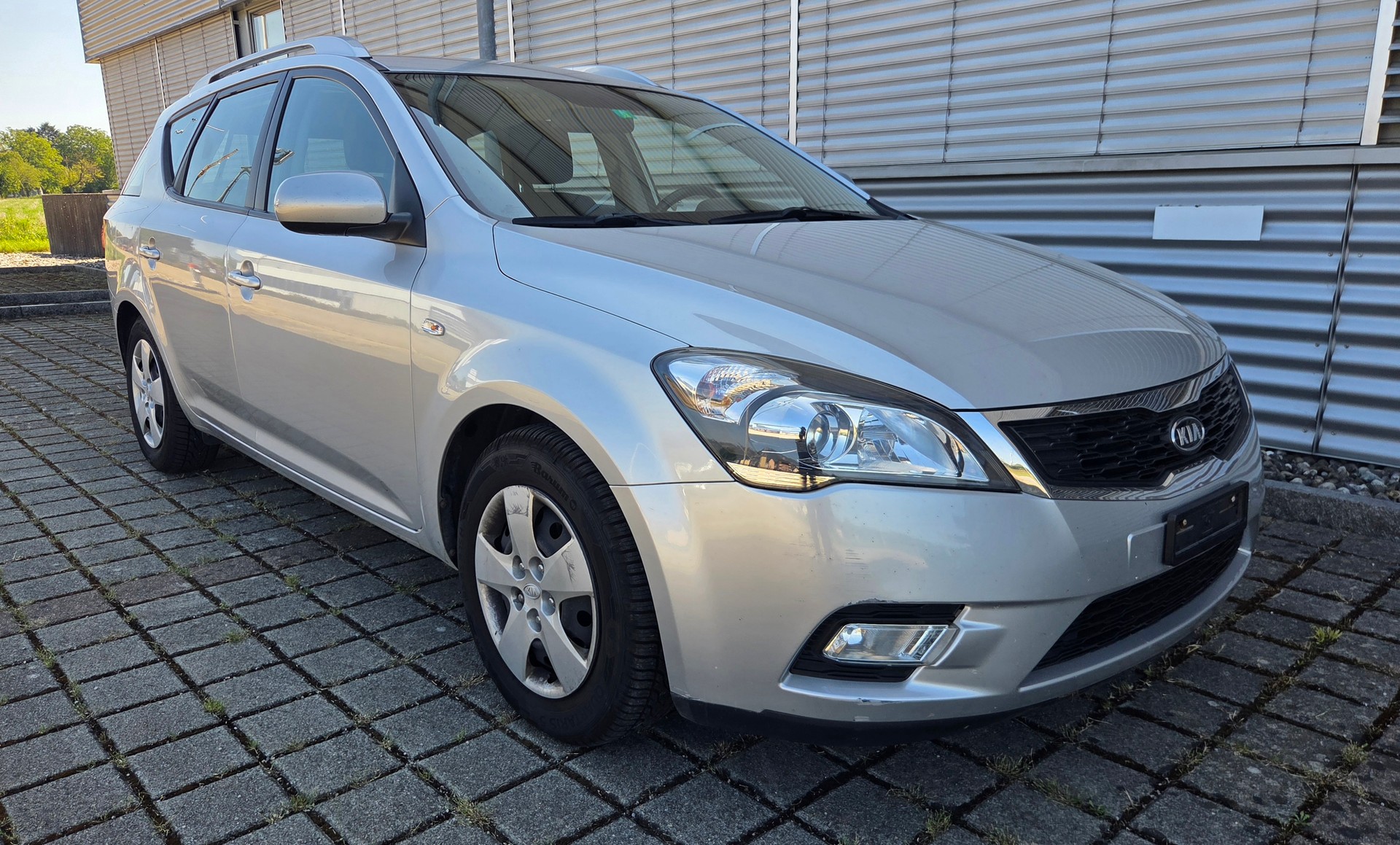 KIA Cee'd Sporty Wagon 1.6 16V Trend-image-0