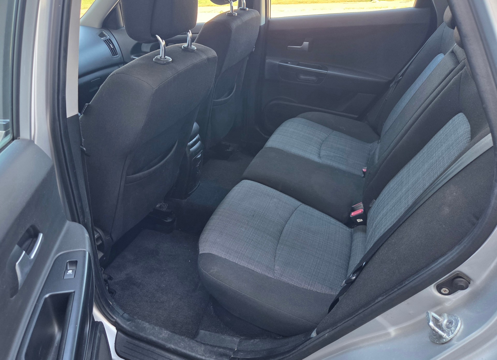 KIA Cee'd Sporty Wagon 1.6 16V Trend-image-5