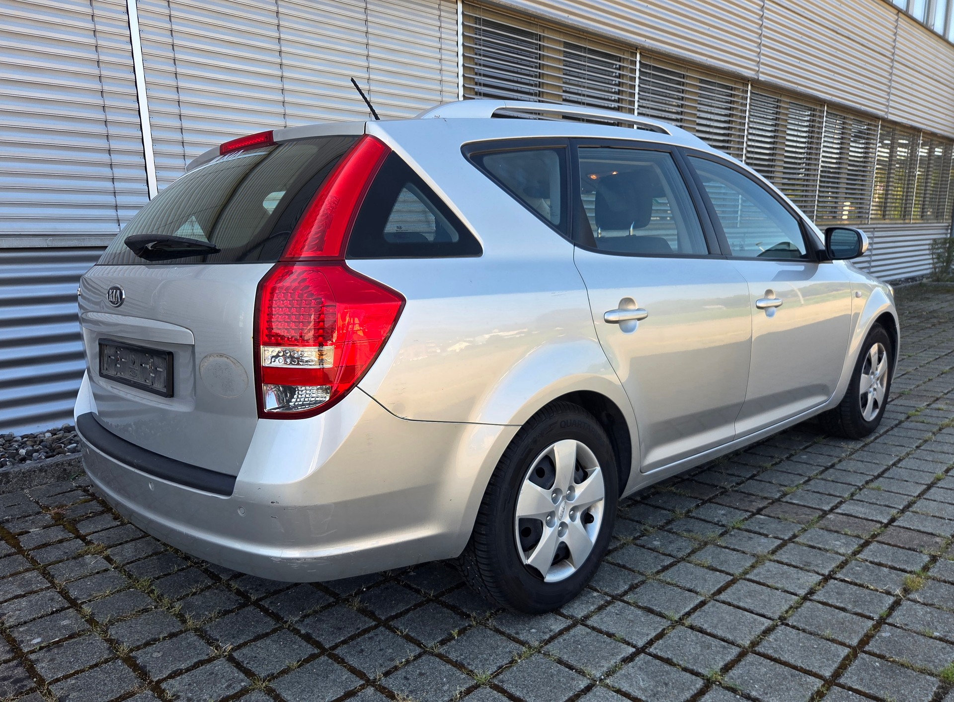 KIA Cee'd Sporty Wagon 1.6 16V Trend-image-2