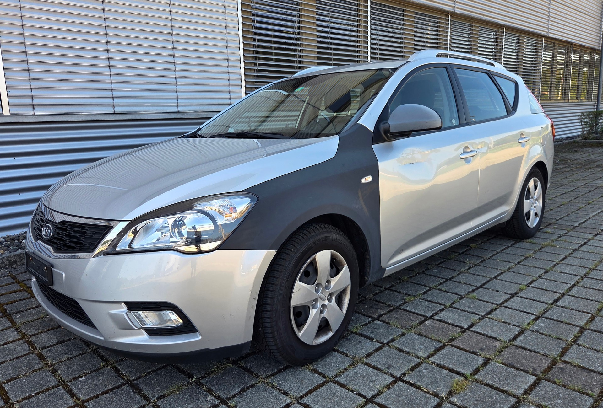 KIA Cee'd Sporty Wagon 1.6 16V Trend-image-9