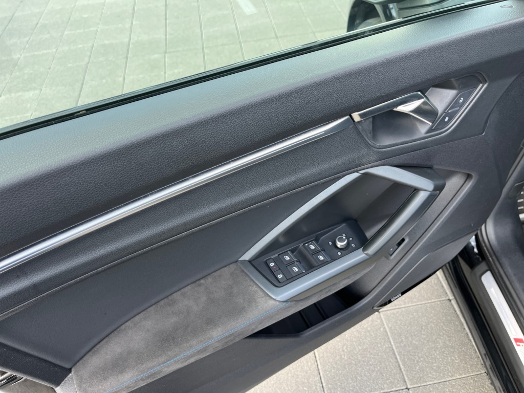 AUDI RS Q3 Sportback quattro S tronic-image-10