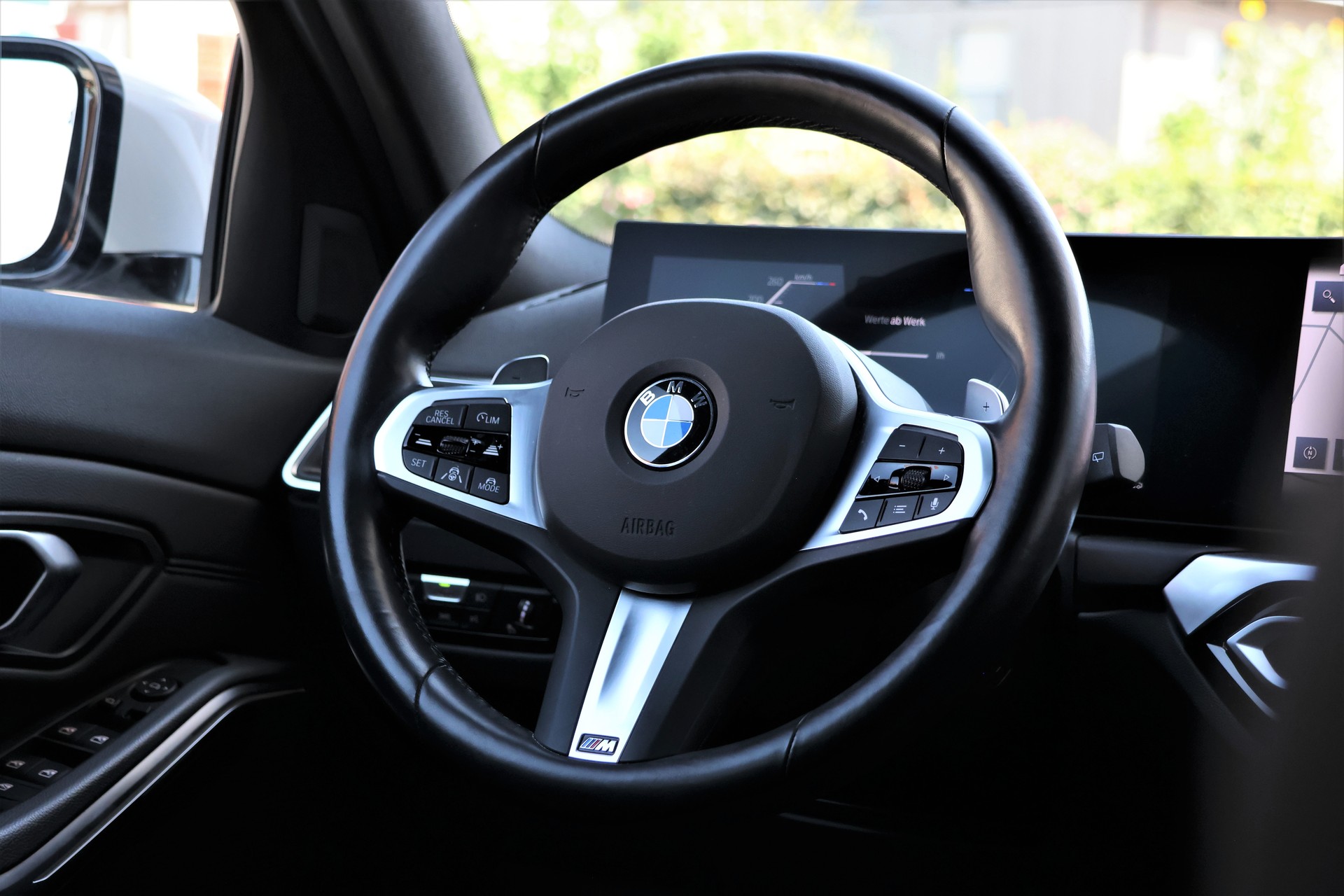 BMW 320d xDrive 48V Touring Steptronic M Sport-image-13