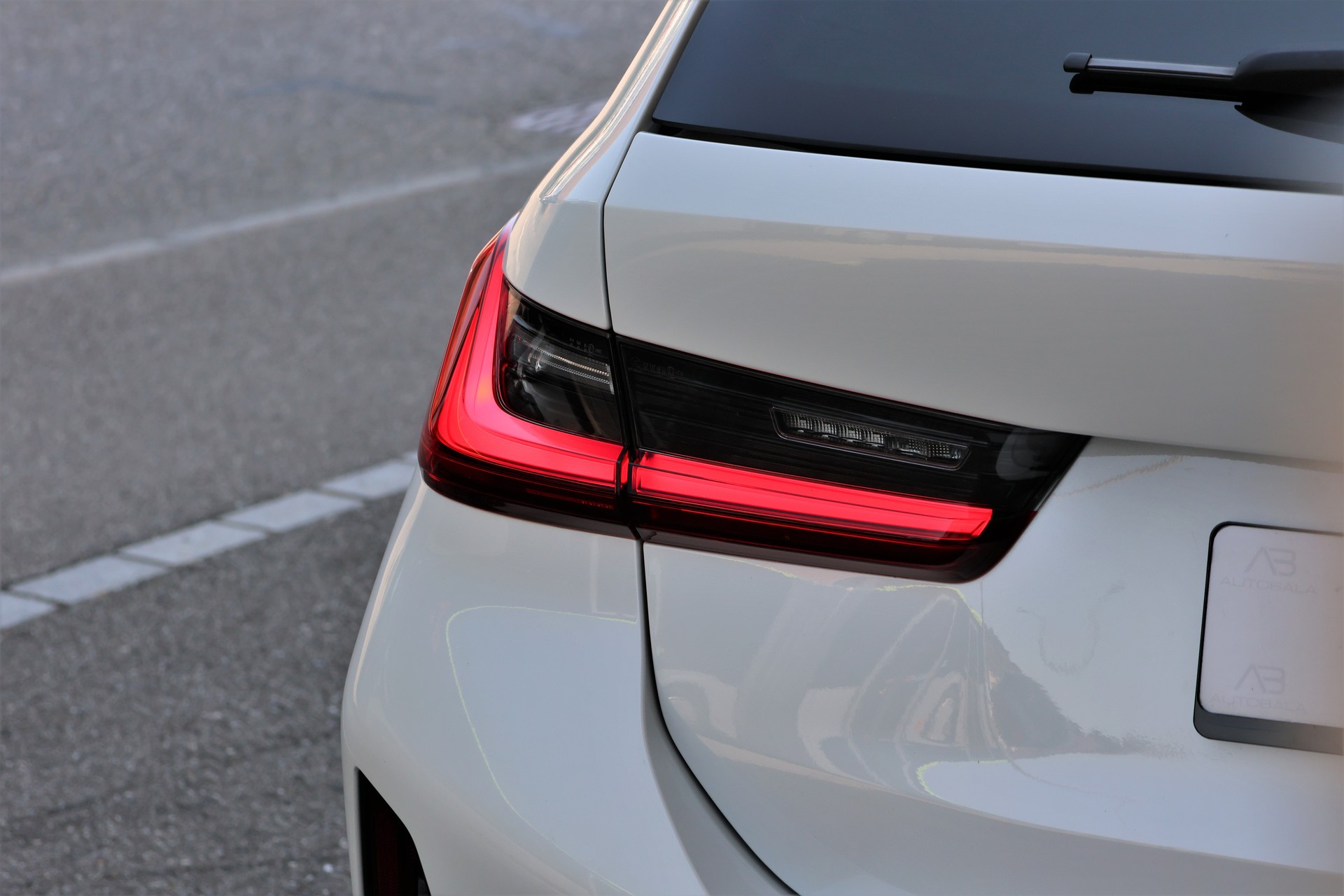 BMW 320d xDrive 48V Touring Steptronic M Sport-image-5