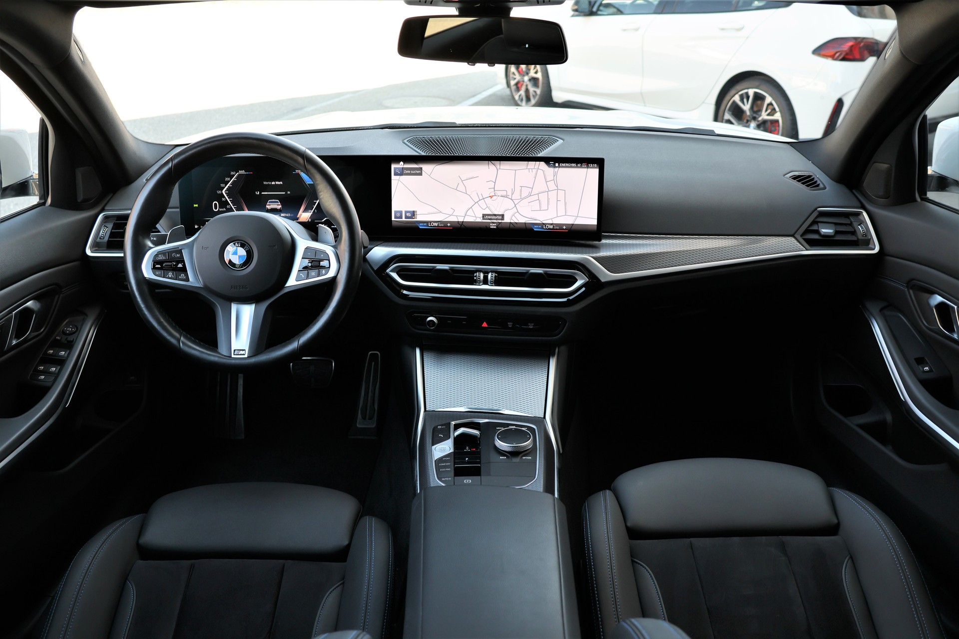 BMW 320d xDrive 48V Touring Steptronic M Sport-image-14