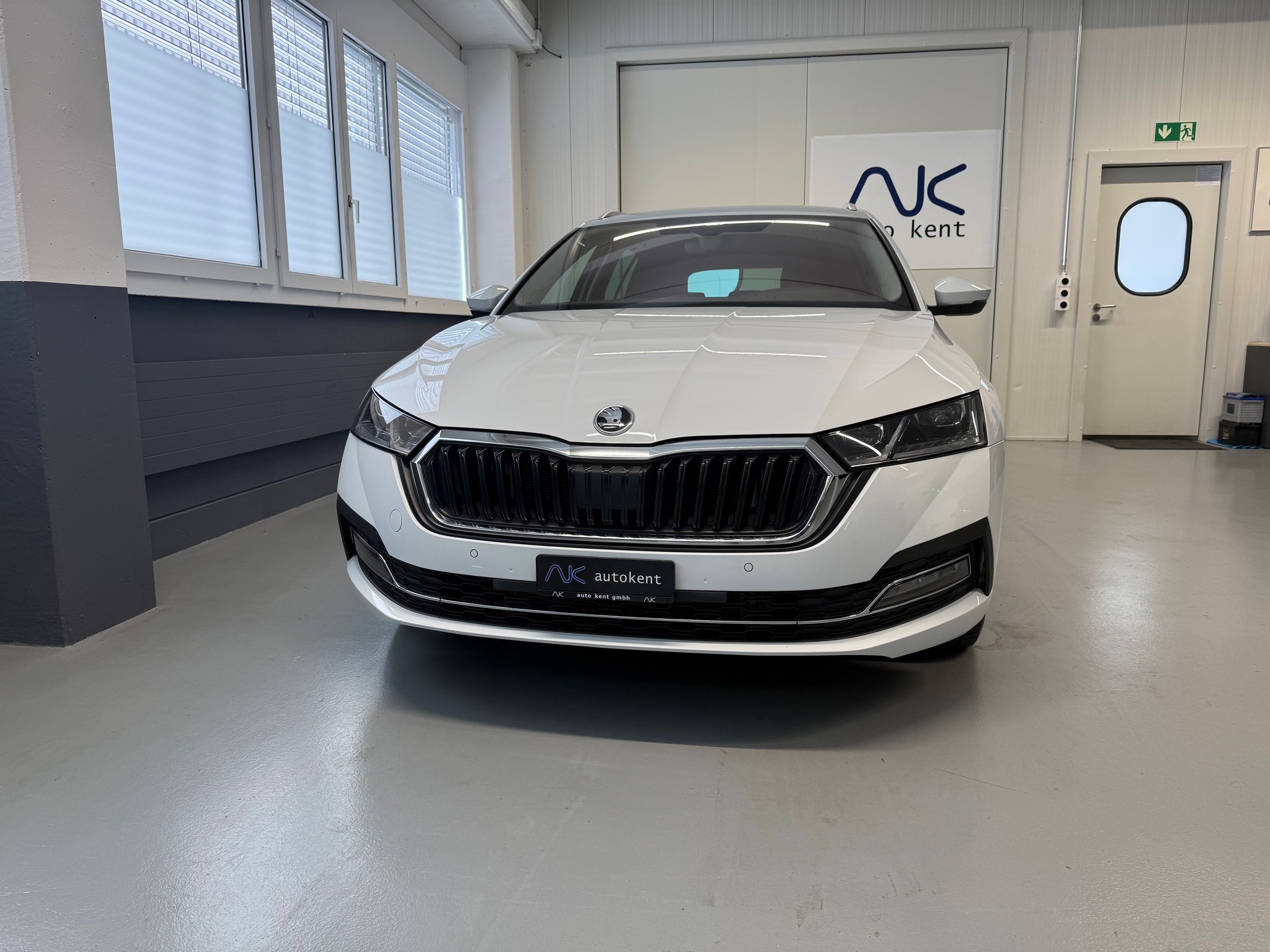 SKODA Octavia Combi 1.5 TSI mHEV DSG Style-image-1
