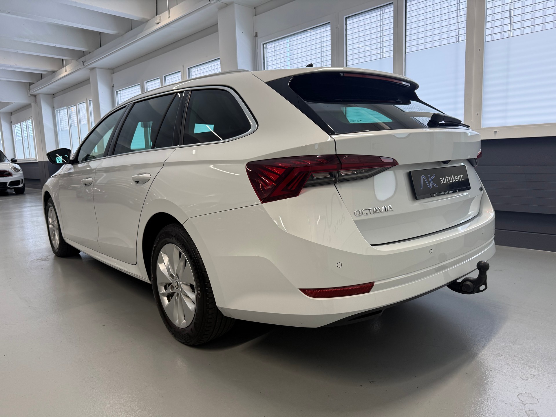 SKODA Octavia Combi 1.5 TSI mHEV DSG Style-image-3
