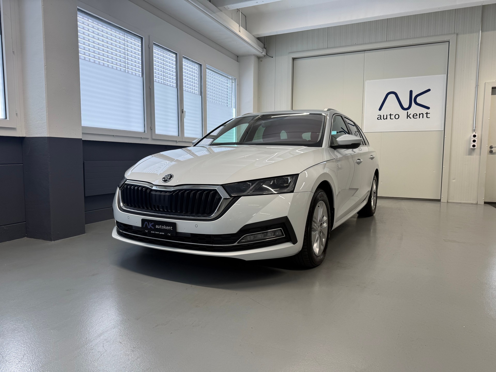 SKODA Octavia Combi 1.5 TSI mHEV DSG Style-image-0