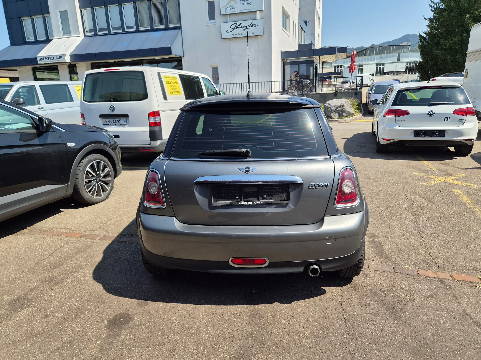 MINI Cooper Steptronic-image-2
