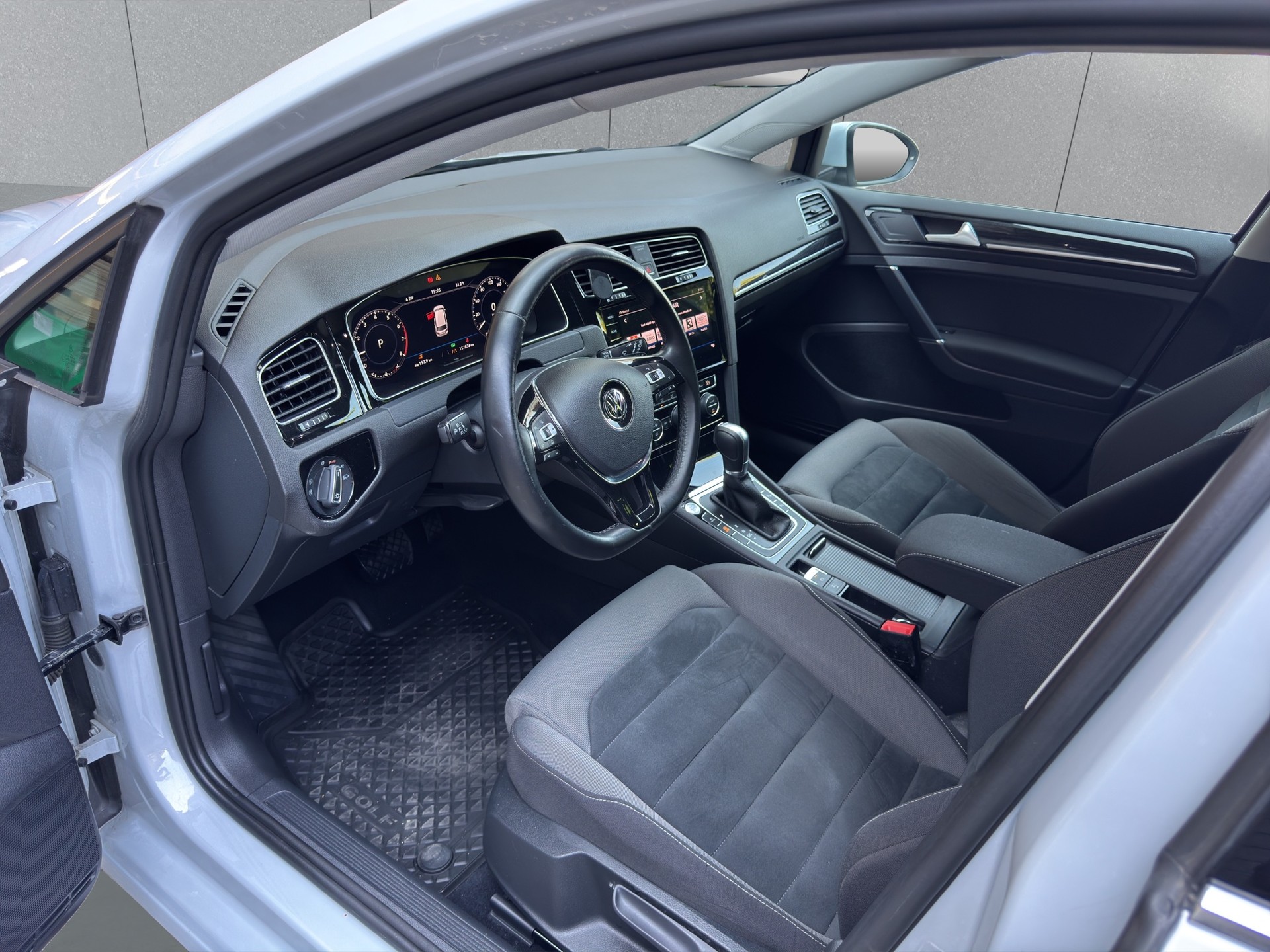 VW Golf Variant 1.5 TSI EVO Highline DSG-image-12