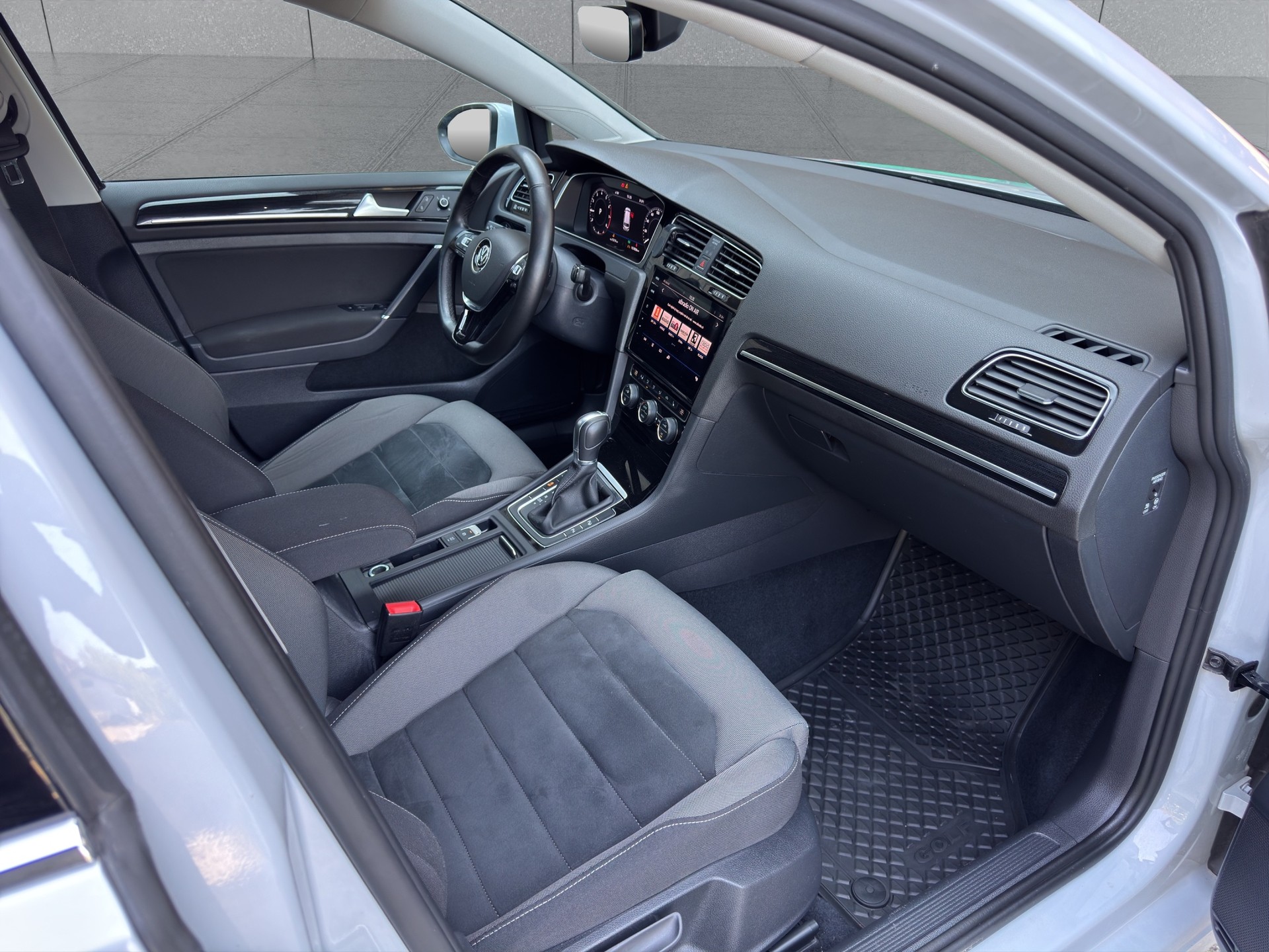 VW Golf Variant 1.5 TSI EVO Highline DSG-image-13