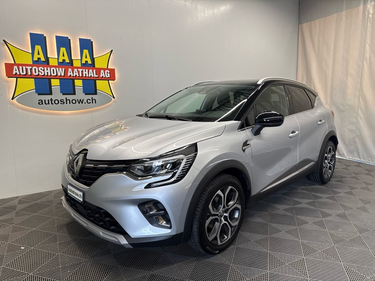 RENAULT Captur 1.3 TCe Initiale EDC-image-0