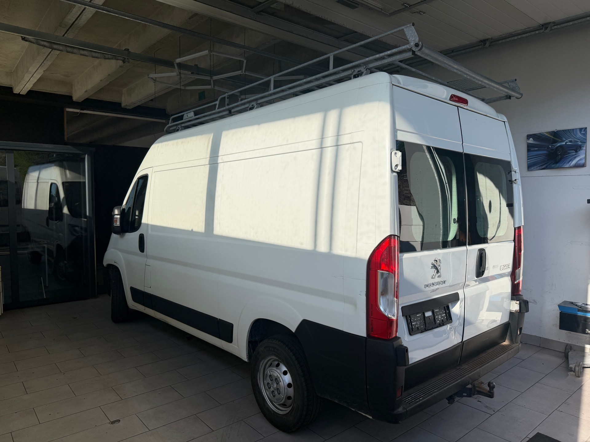 PEUGEOT Boxer 2.0 HDI 335 Allure L2H2-image-7