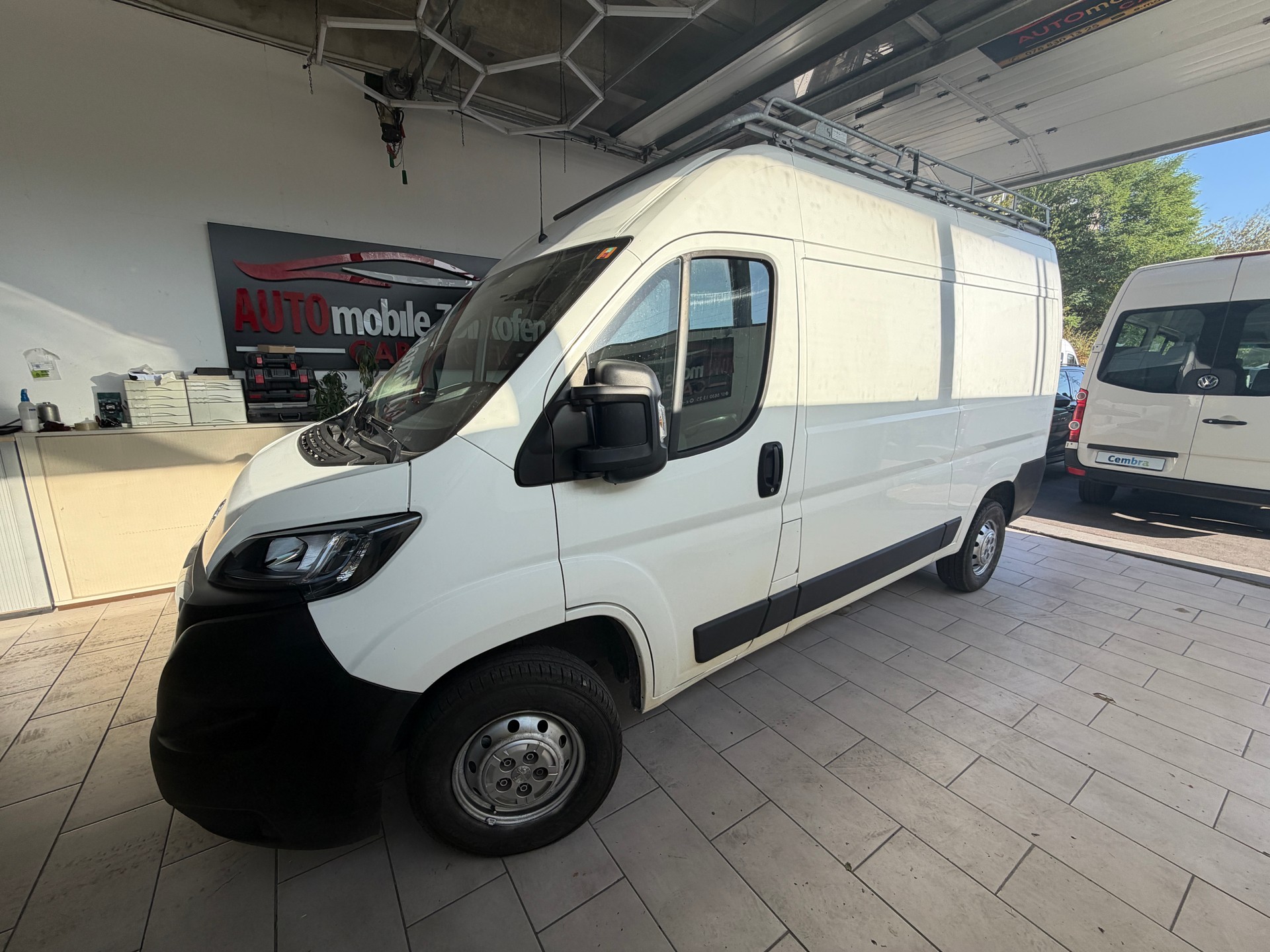 PEUGEOT Boxer 2.0 HDI 335 Allure L2H2-image-1