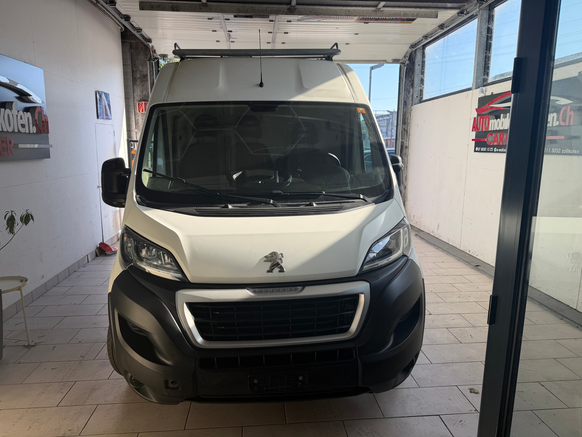 PEUGEOT Boxer 2.0 HDI 335 Allure L2H2-image-3