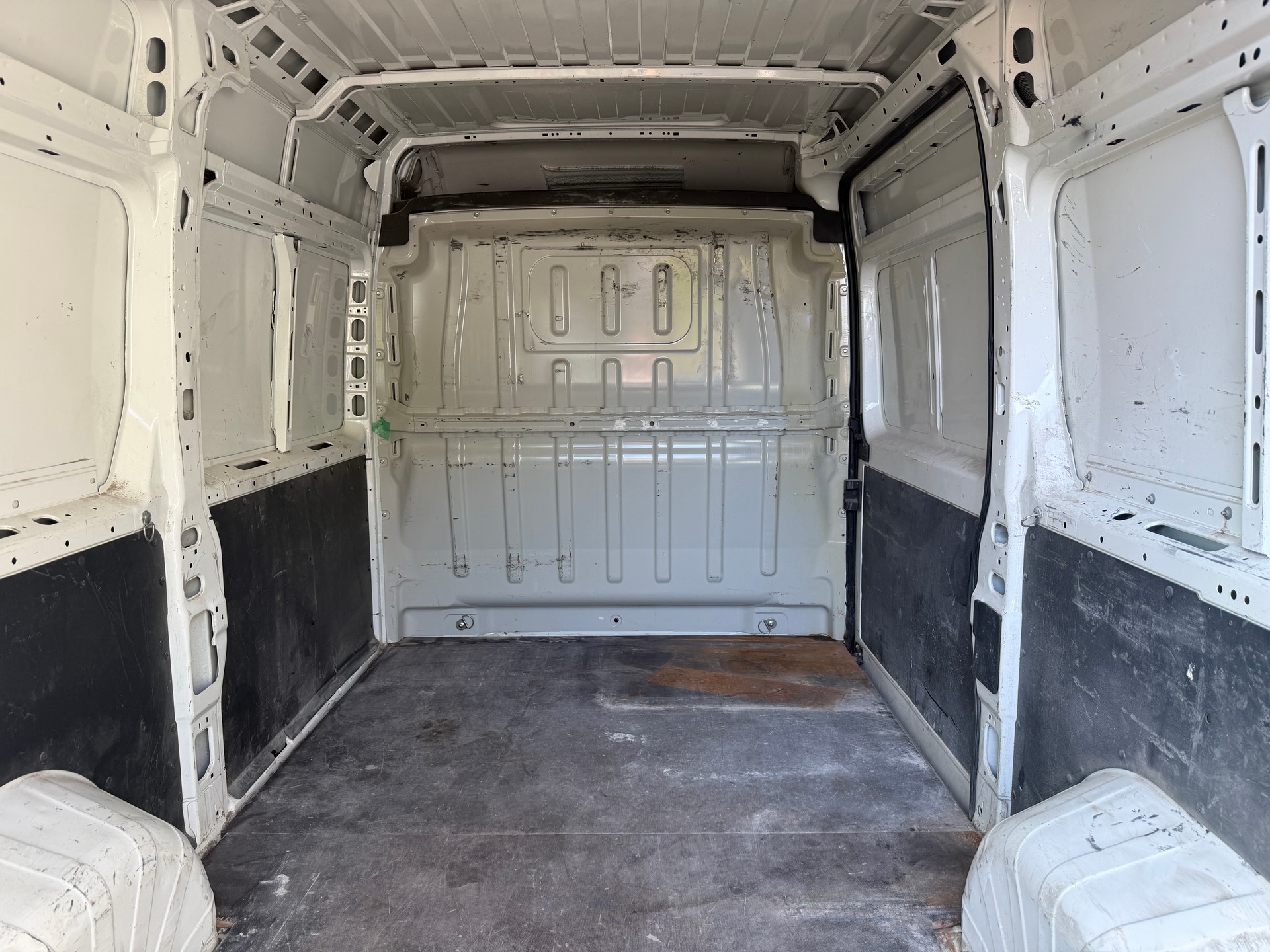 PEUGEOT Boxer 2.0 HDI 335 Allure L2H2-image-6