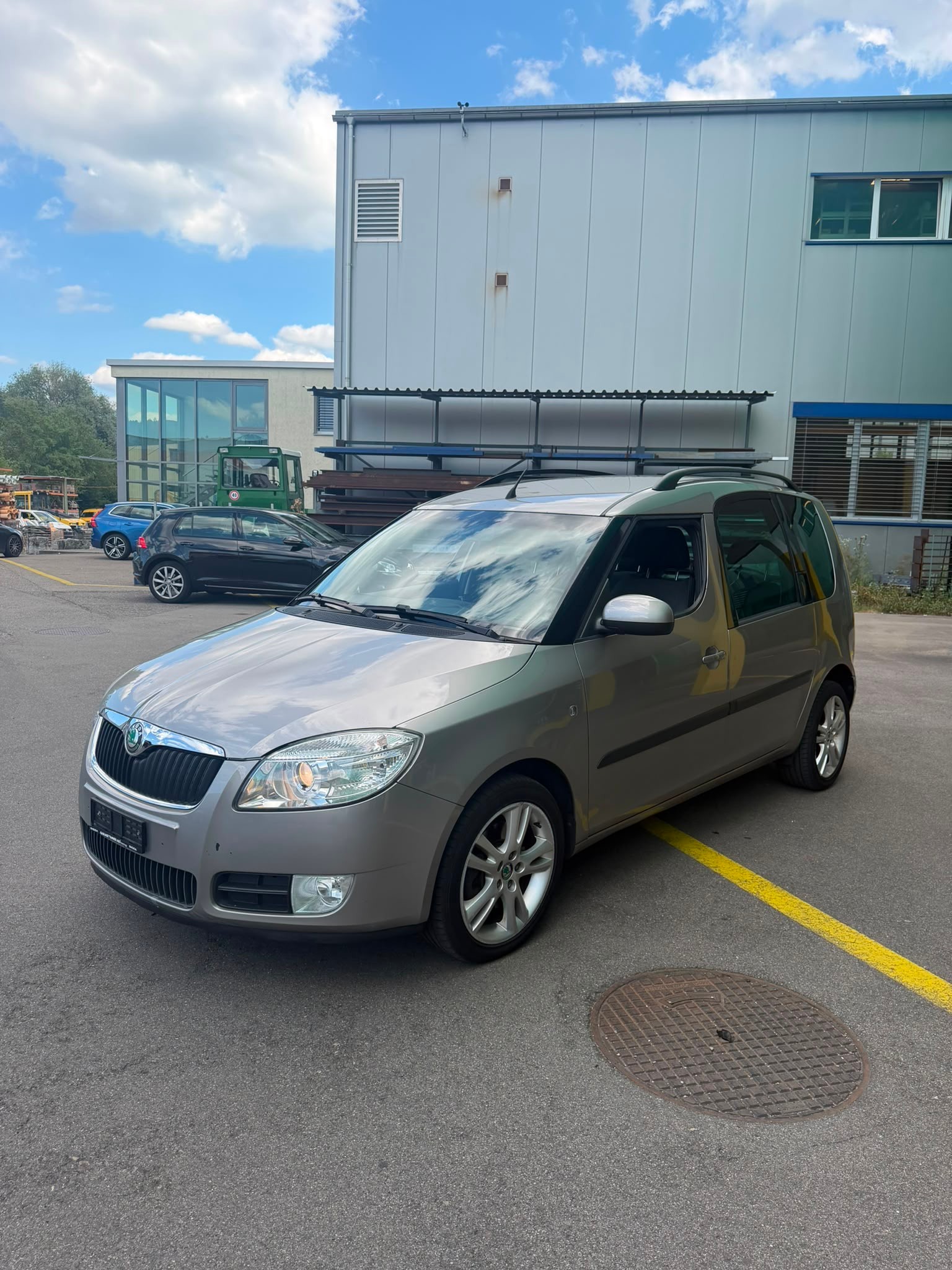 SKODA Roomster 1.6 Scout Automatic-image-2