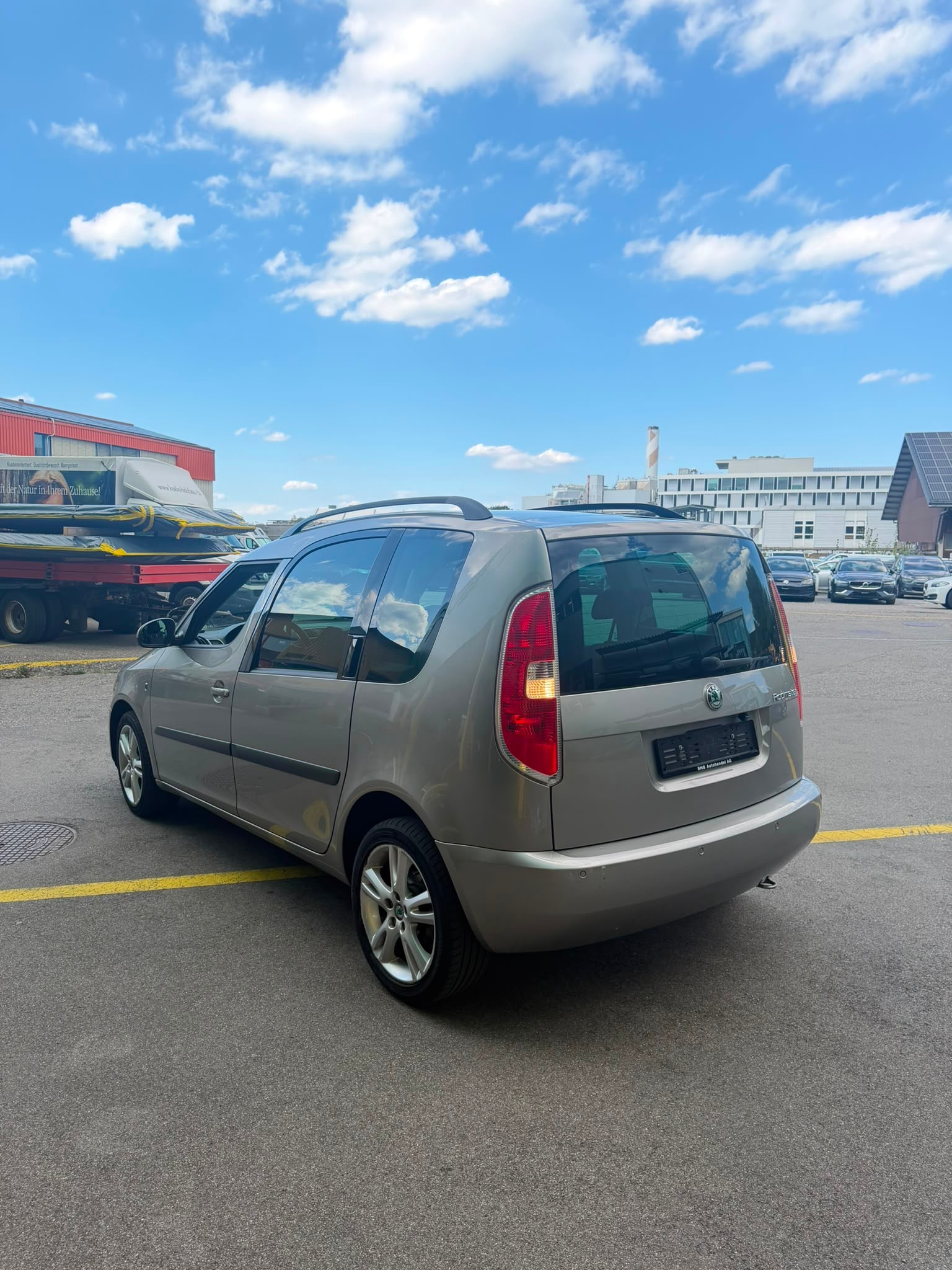 SKODA Roomster 1.6 Scout Automatic-image-4
