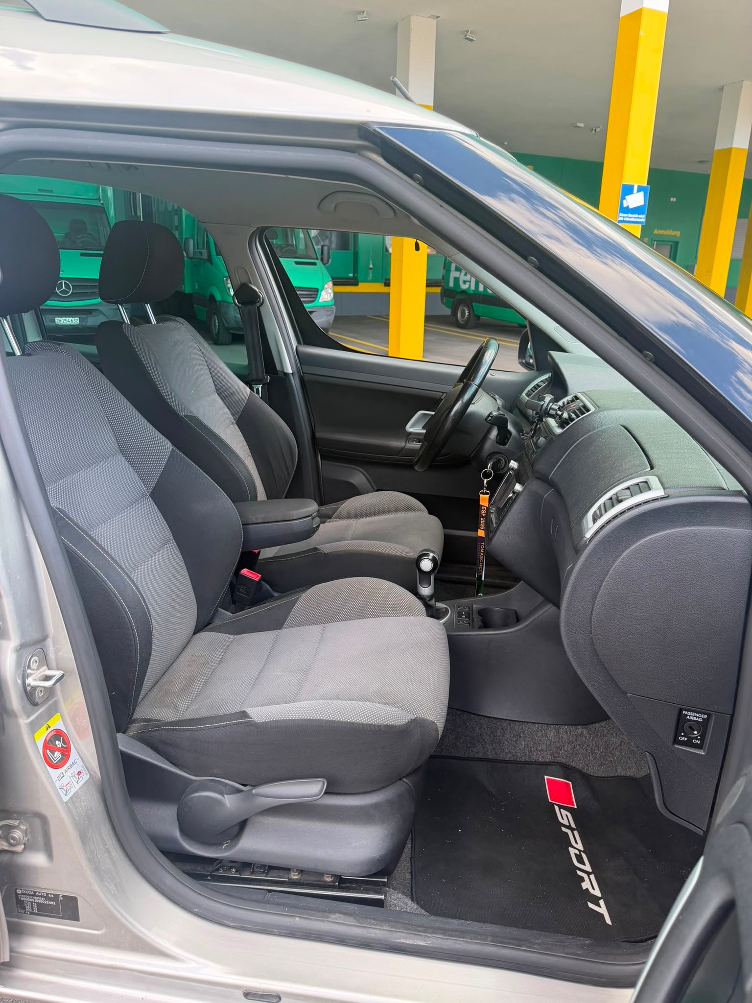 SKODA Roomster 1.6 Scout Automatic-image-11