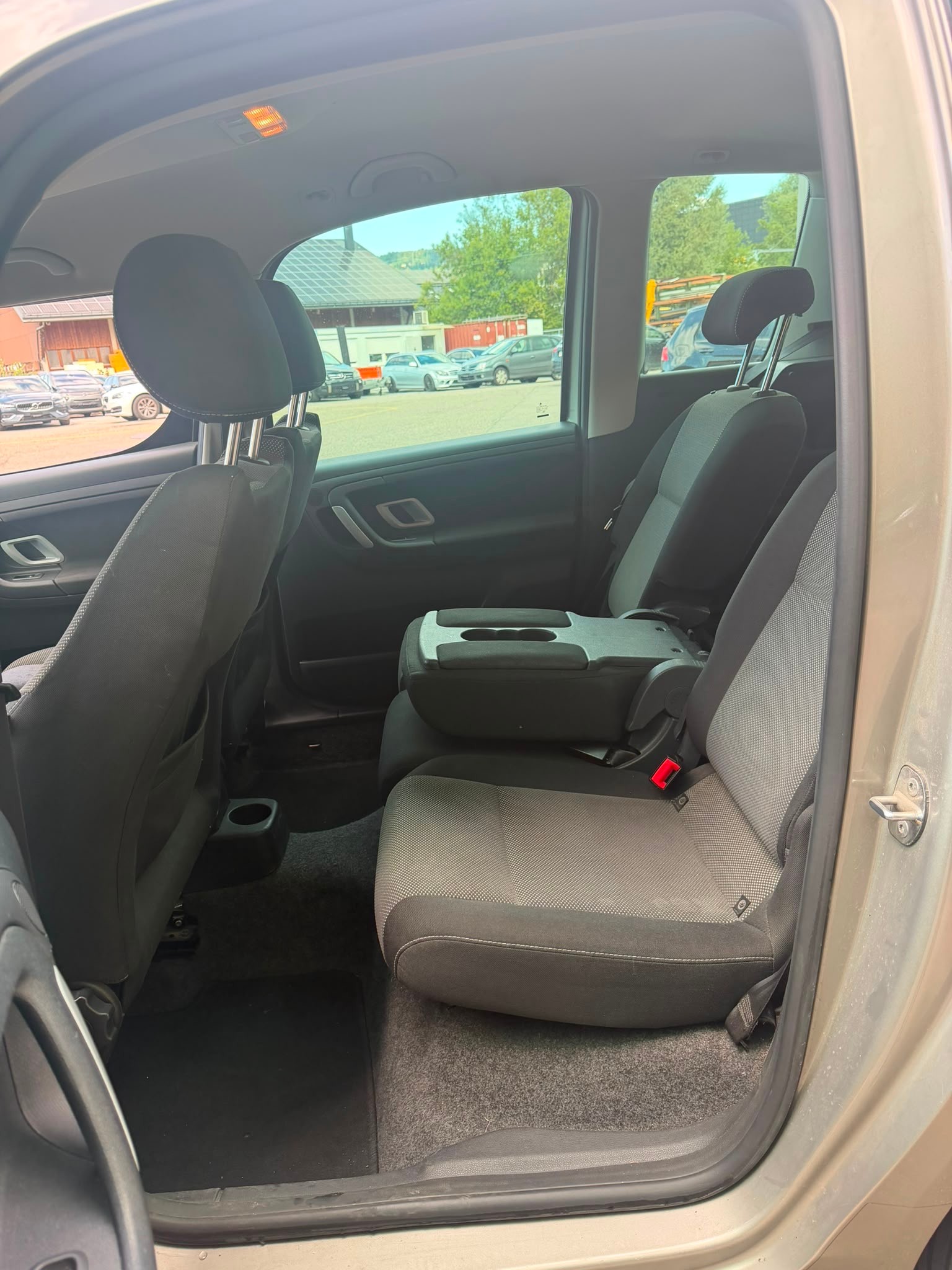 SKODA Roomster 1.6 Scout Automatic-image-14