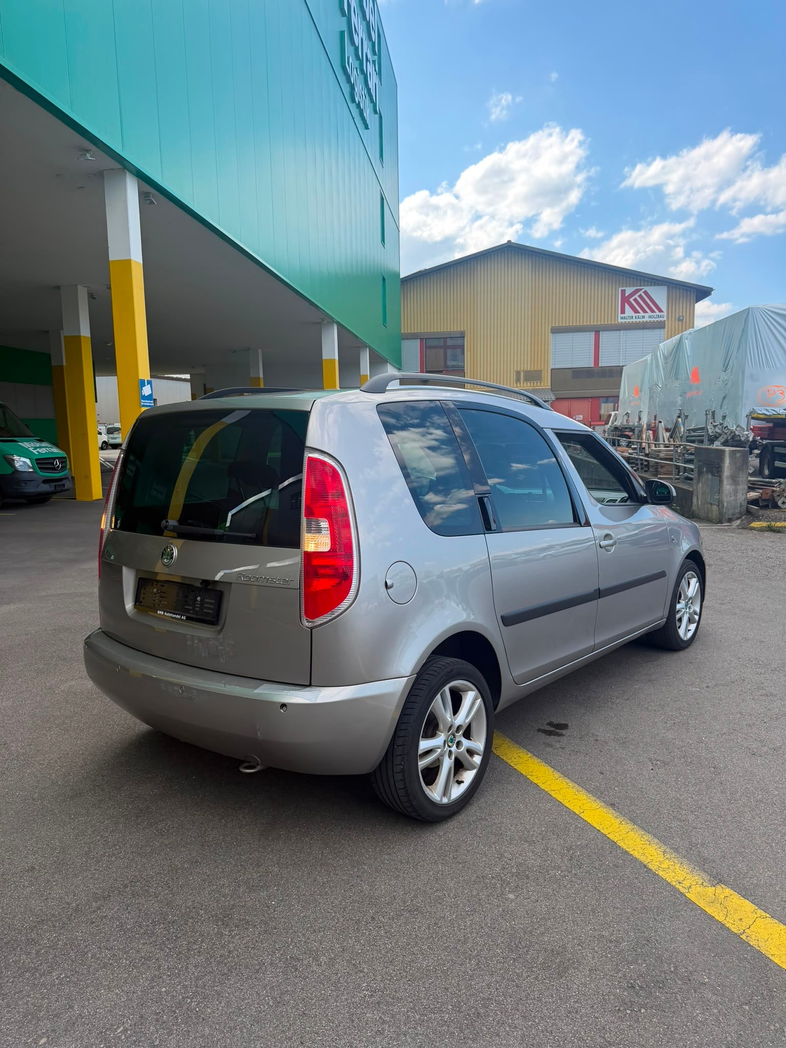SKODA Roomster 1.6 Scout Automatic-image-6