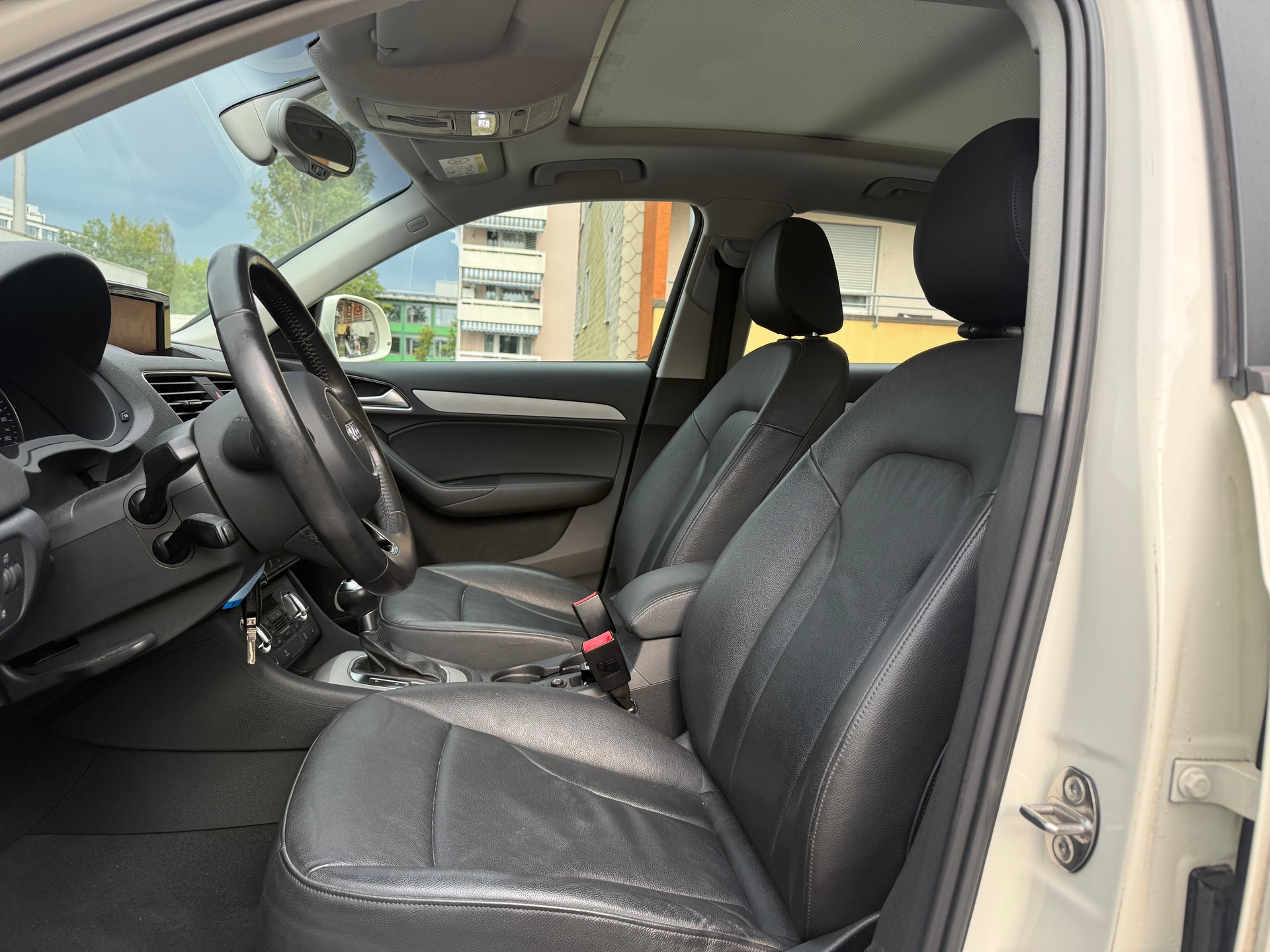 AUDI Q3 2.0 TFSI quattro S-tronic-image-5