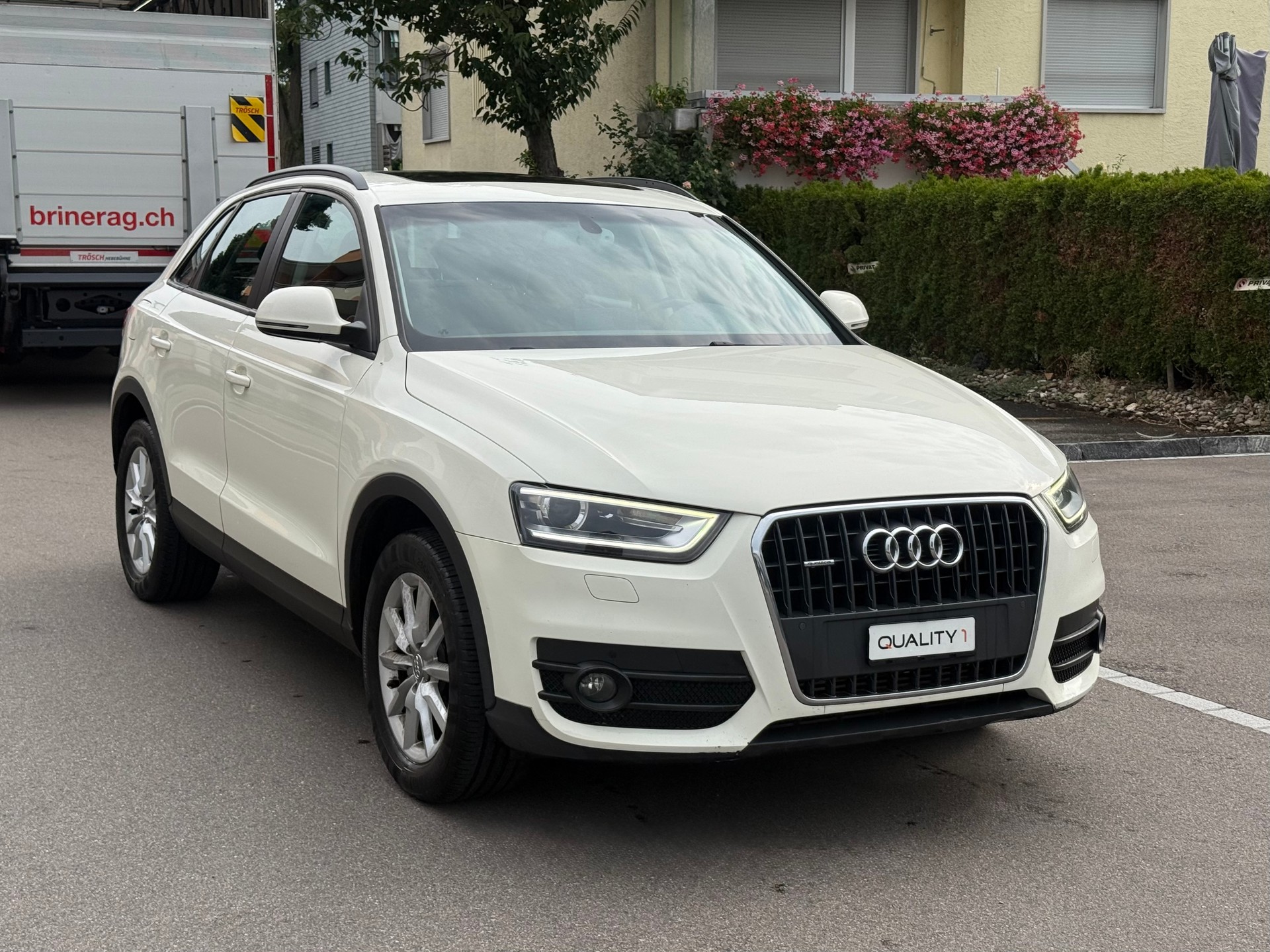 AUDI Q3 2.0 TFSI quattro S-tronic-image-2