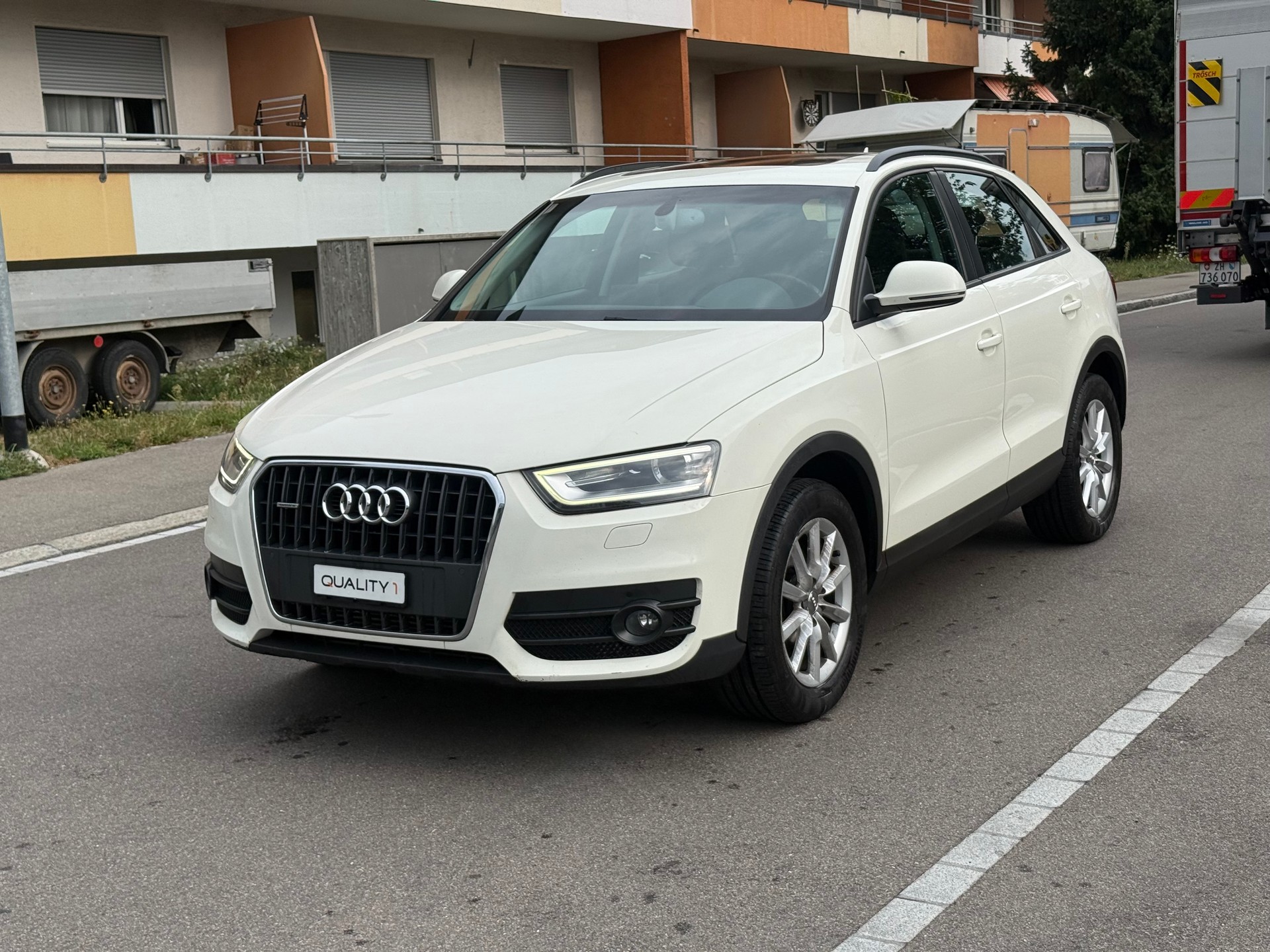 AUDI Q3 2.0 TFSI quattro S-tronic-image-1