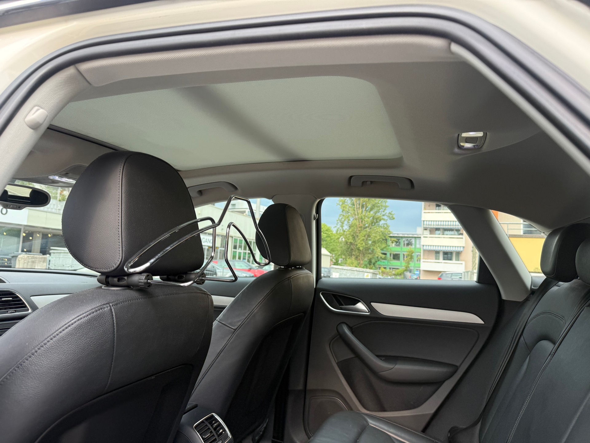 AUDI Q3 2.0 TFSI quattro S-tronic-image-8