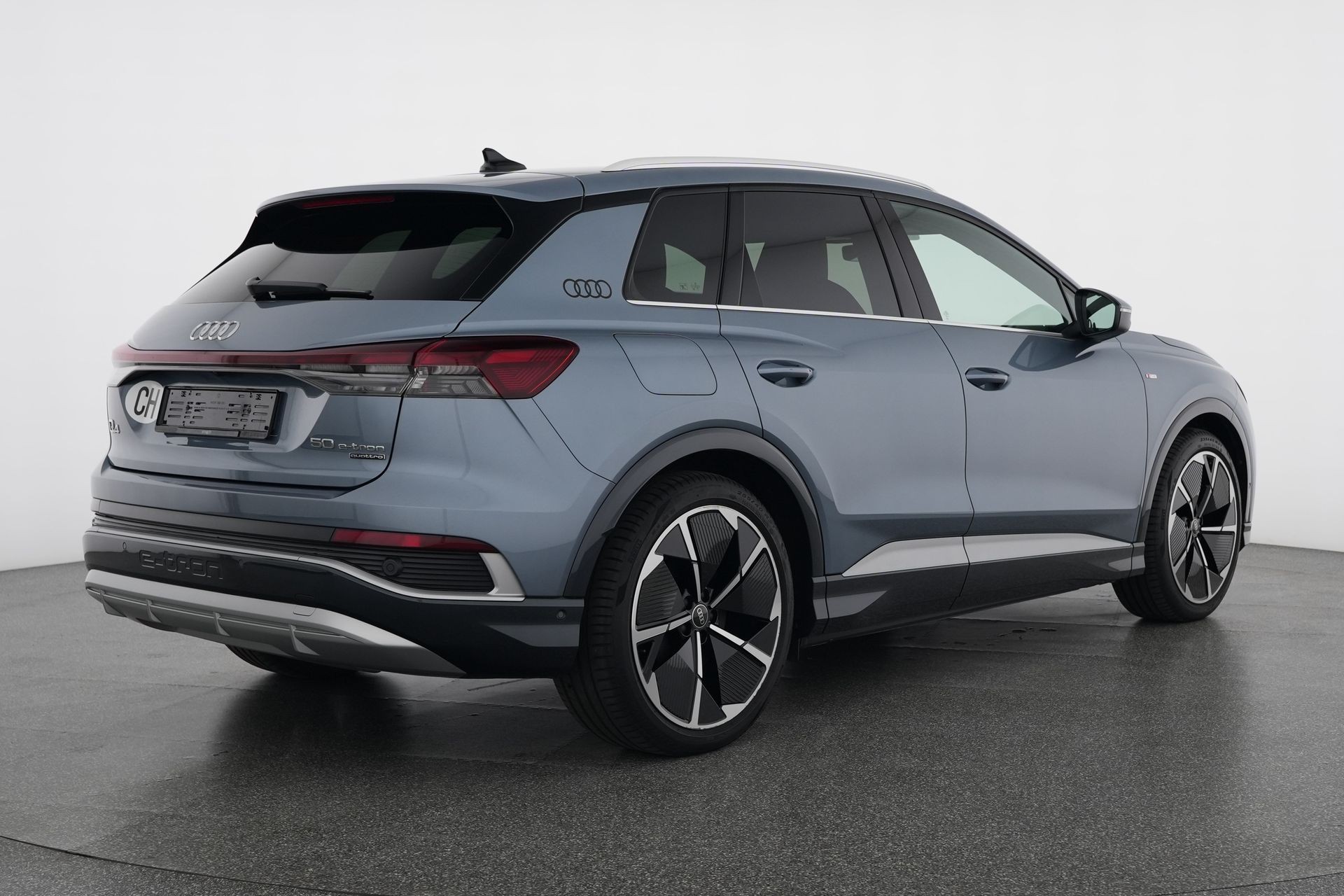 AUDI Q4 e-tron 50 quattro-image-4