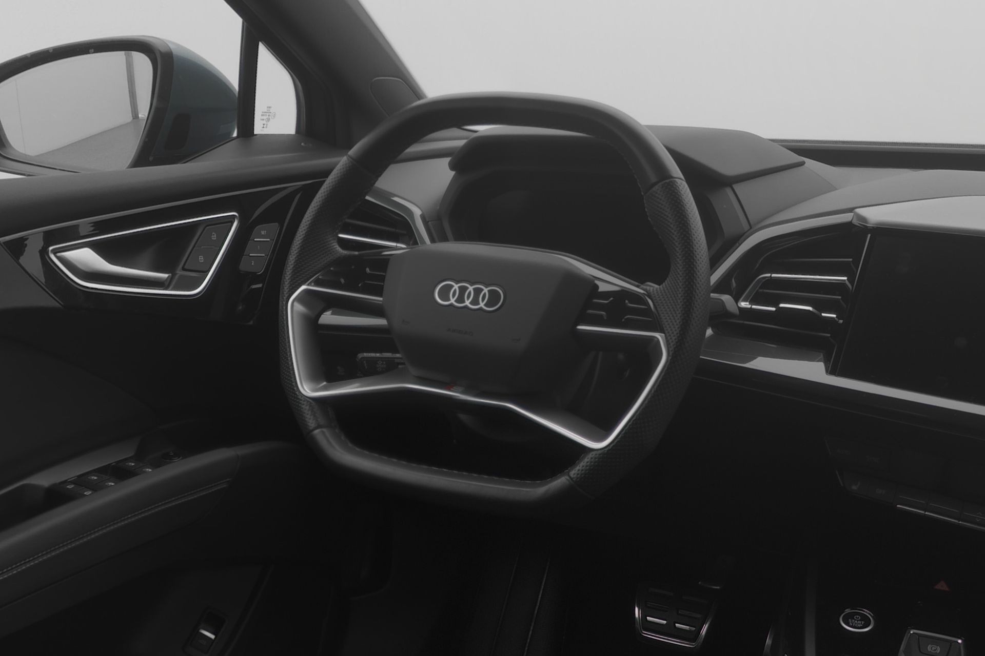 AUDI Q4 e-tron 50 quattro-image-6