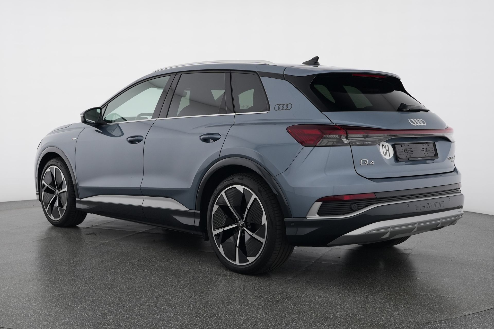 AUDI Q4 e-tron 50 quattro-showroom-element-3