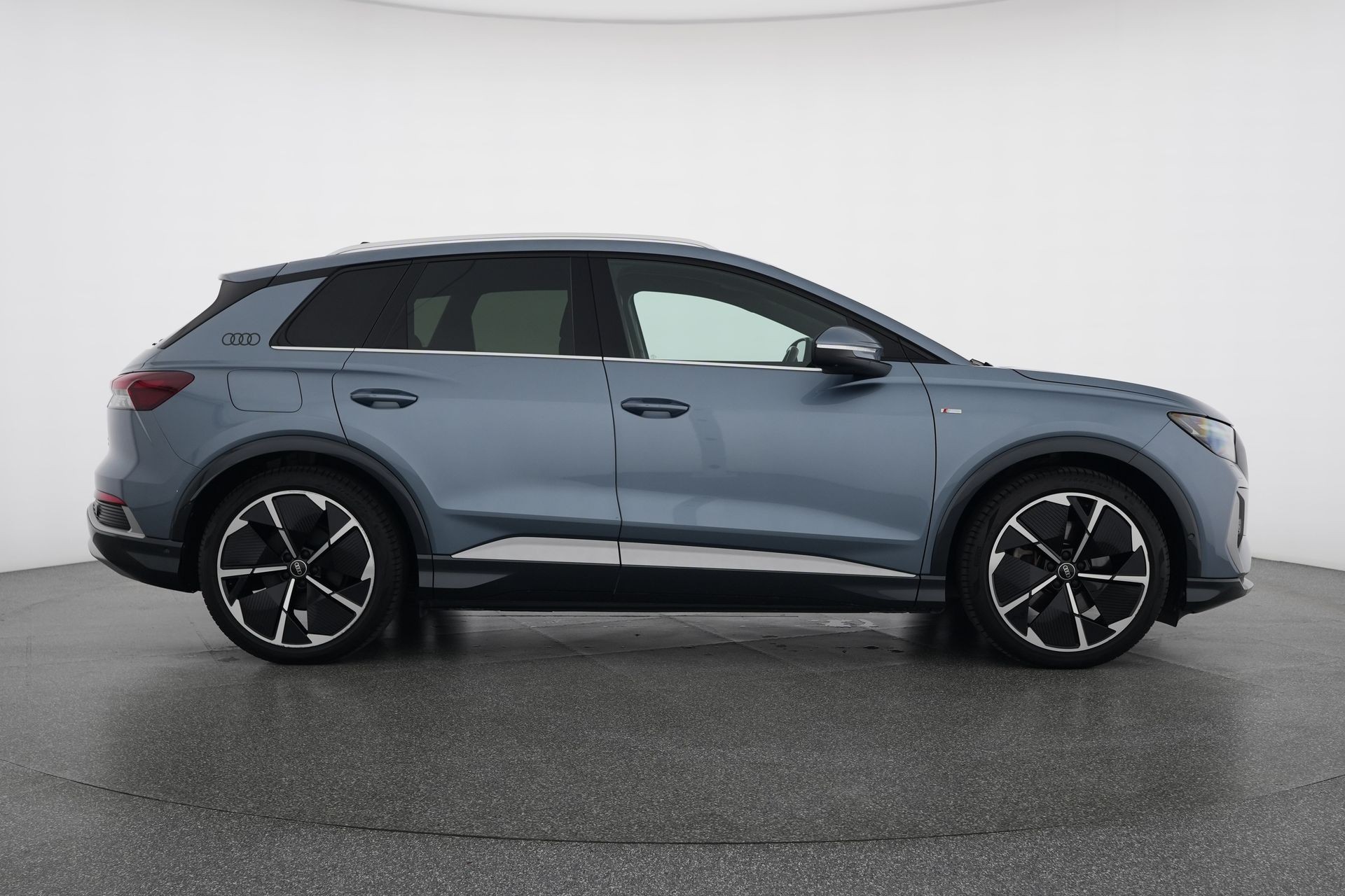 AUDI Q4 e-tron 50 quattro-image-5