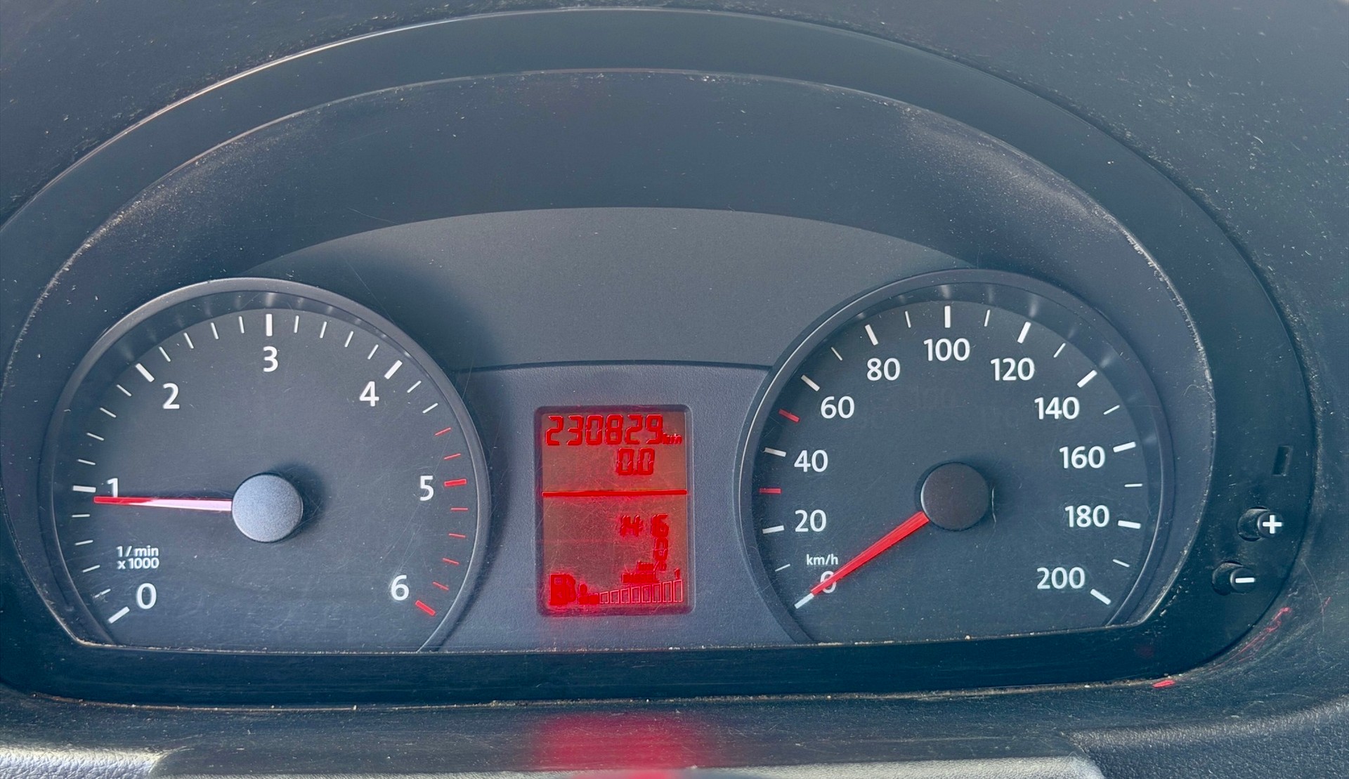 VW Crafter 35 2.0 TDI, 5 Plätze, Navi + Kamera + AHK-image-17