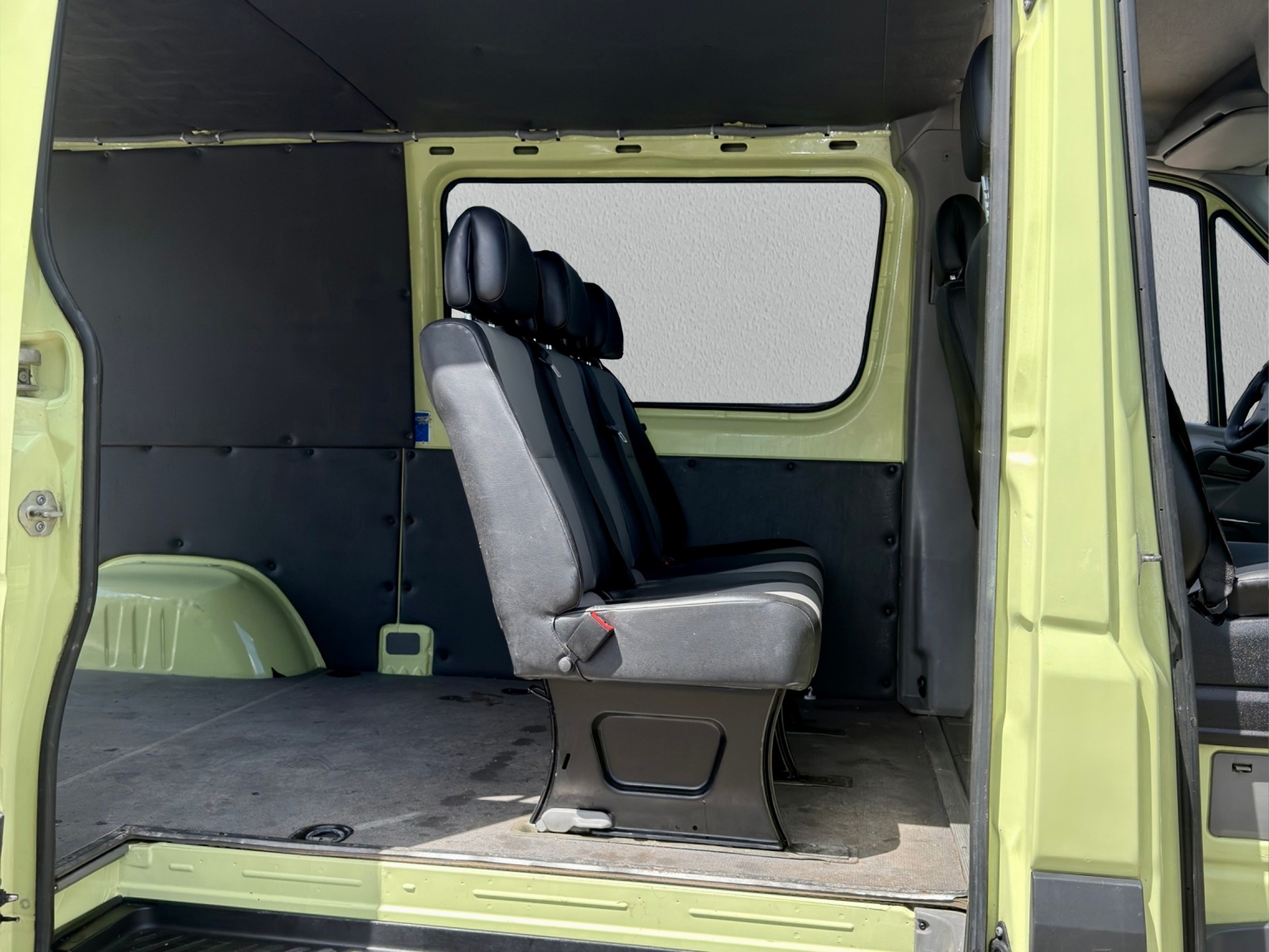 VW Crafter 35 2.0 TDI, 5 Plätze, Navi + Kamera + AHK-image-10