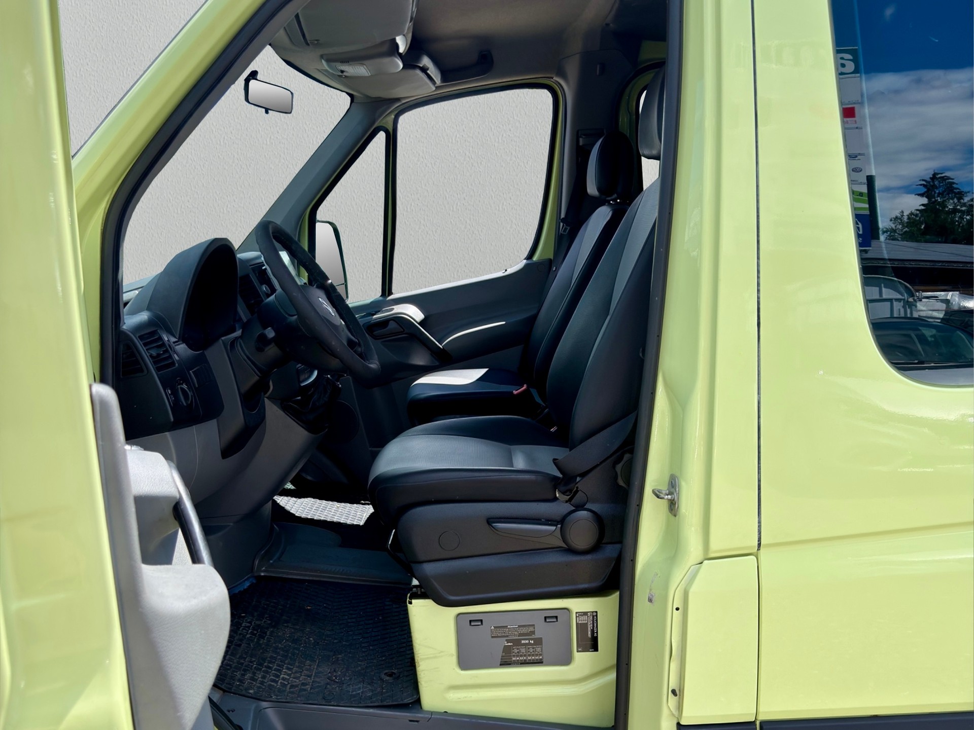VW Crafter 35 2.0 TDI, 5 Plätze, Navi + Kamera + AHK-image-8