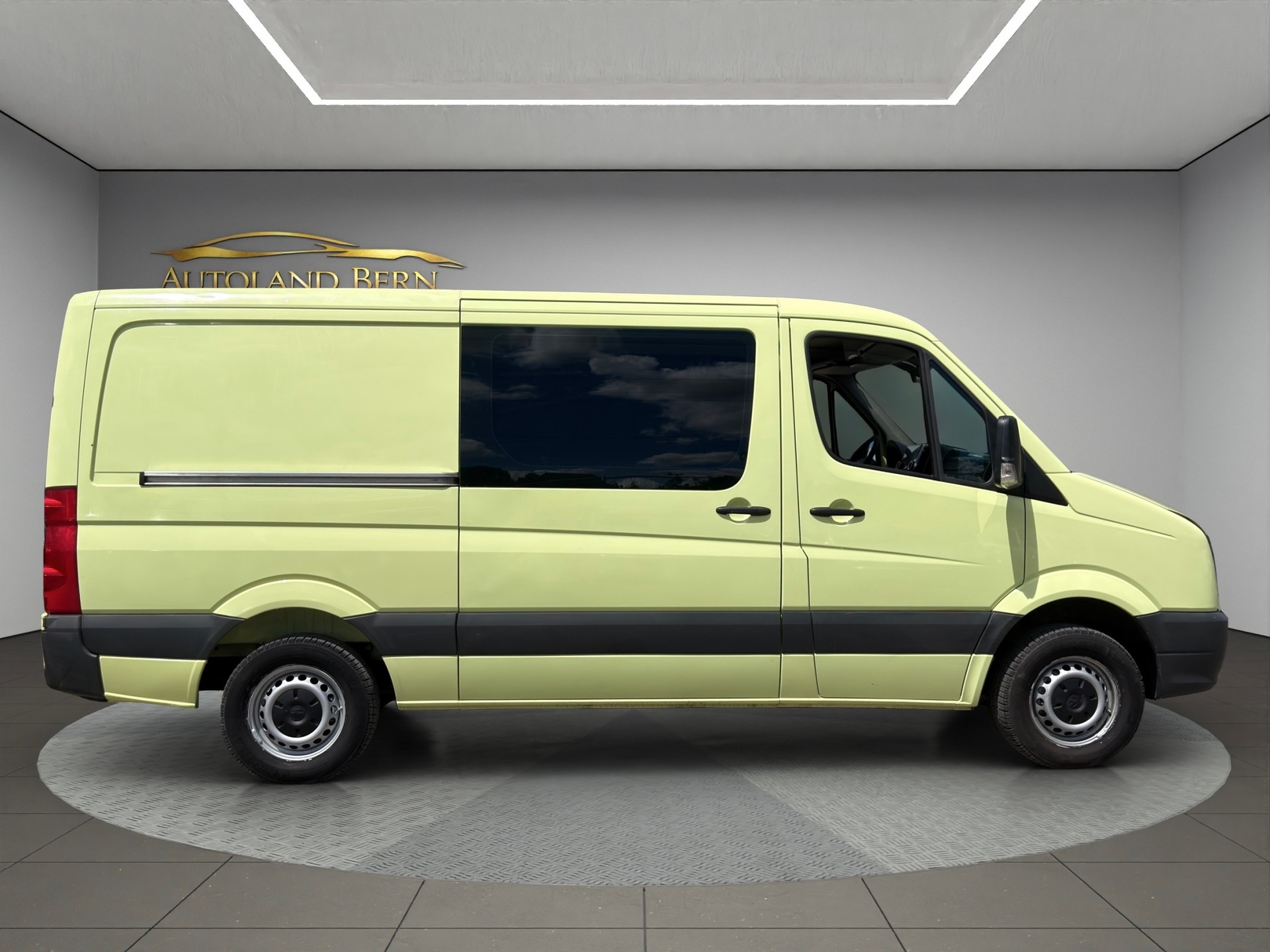VW Crafter 35 2.0 TDI, 5 Plätze, Navi + Kamera + AHK-showroom-element-3